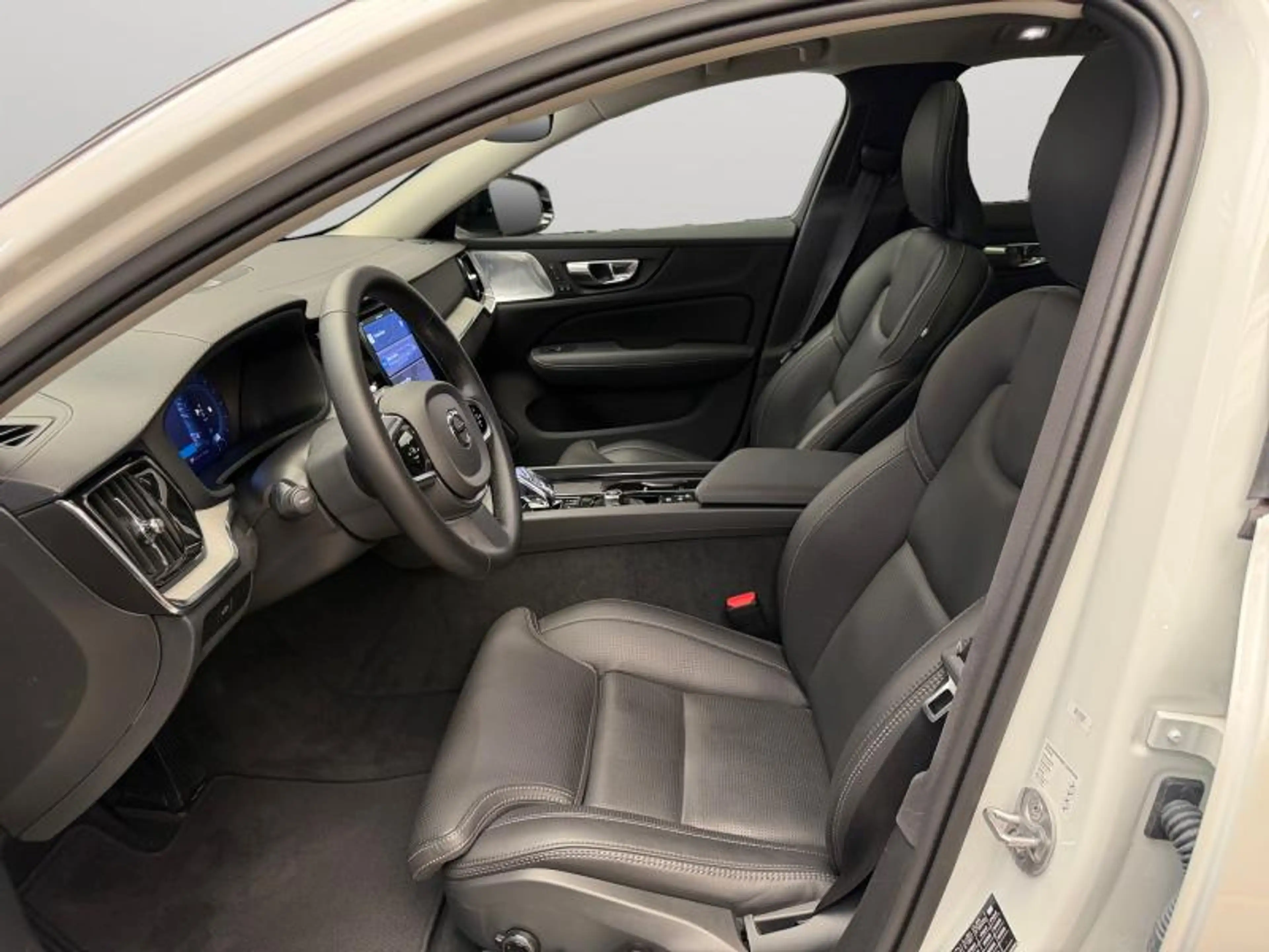 Volvo V60 B4 Ultra Dark / Essence — photo 9