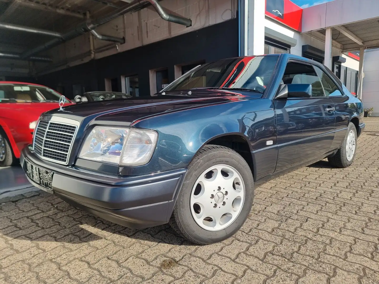 Mercedes-Benz E 200 Coupe / 2- Hand/HU Neu/Klima Noir - 1