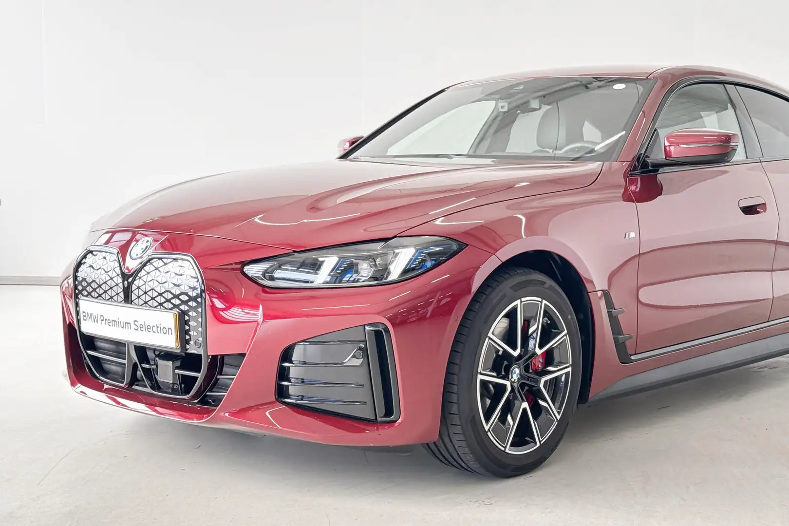 BMW i4 eDrive35 M Sport Edition 70 kWh Rood - 2