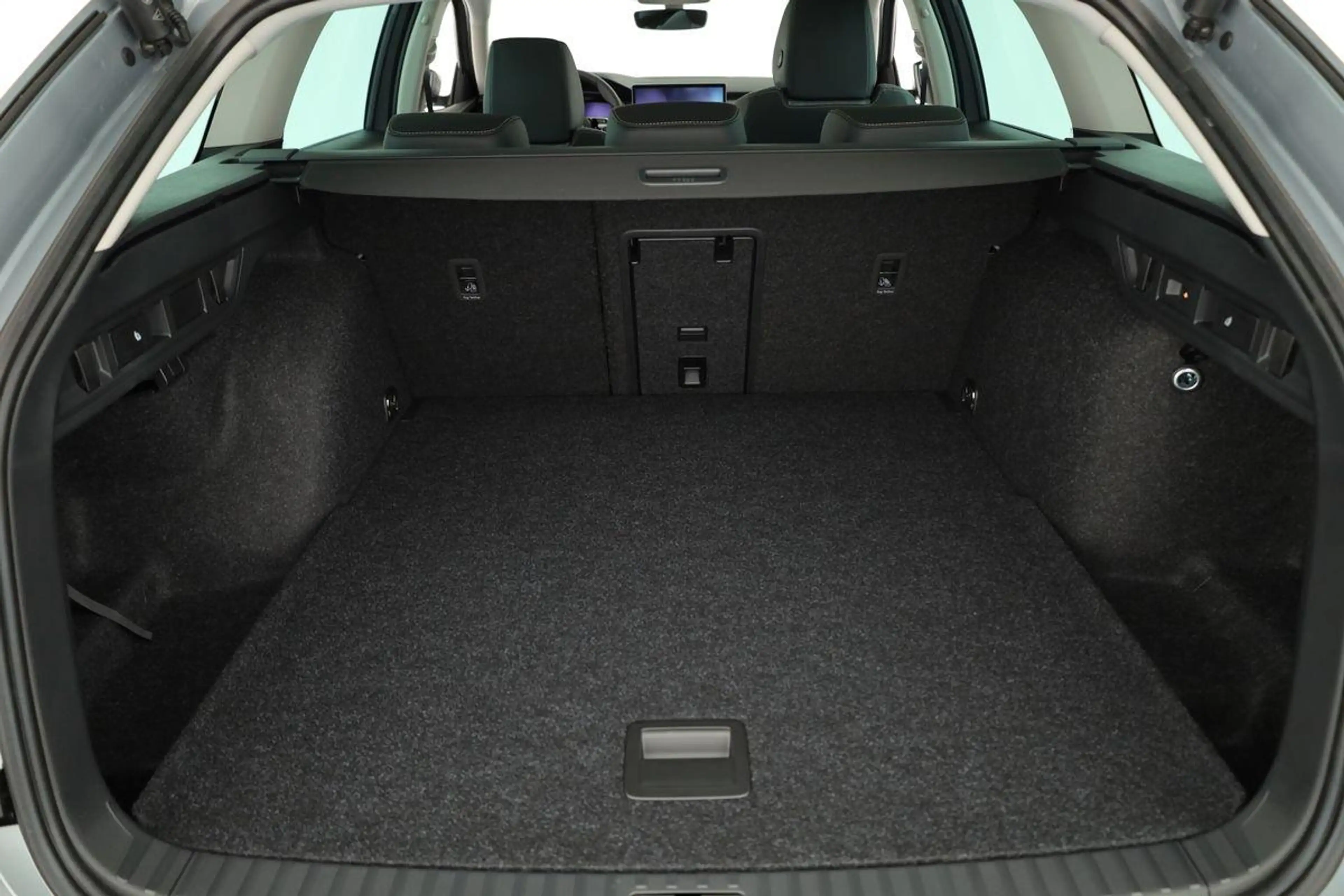 Skoda Octavia Combi TDI DSG Selection, Navi, Pano, AHK, Teillede — photo 15