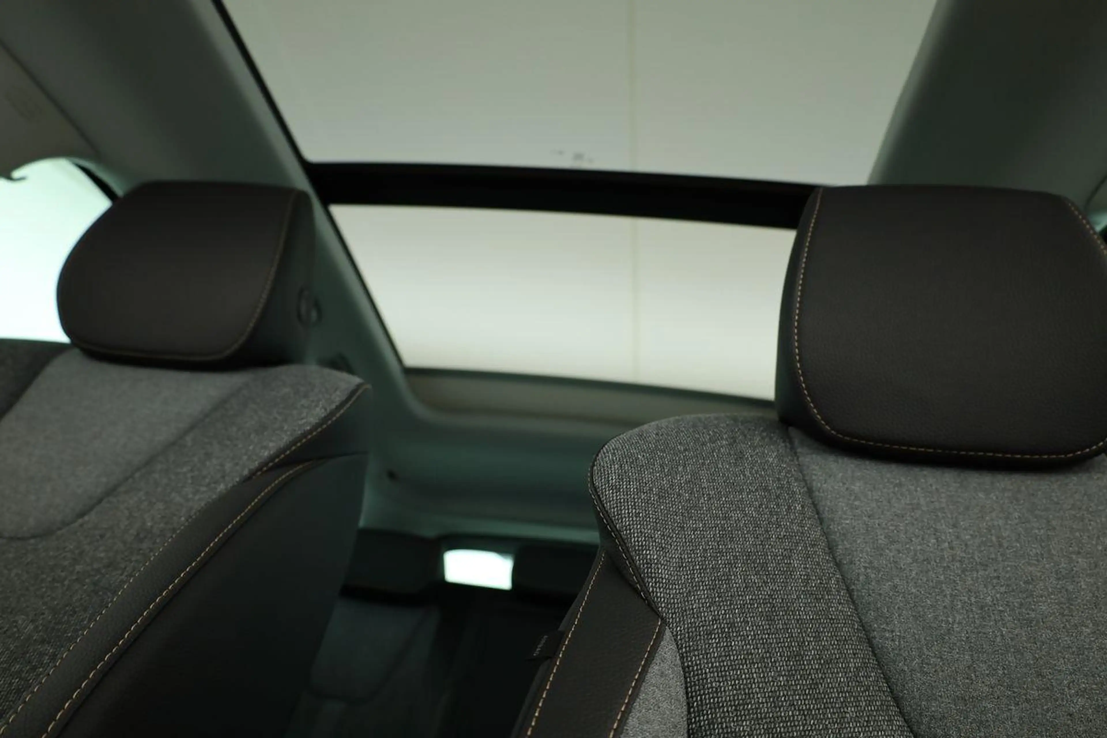 Skoda Octavia Combi TDI DSG Selection, Navi, Pano, AHK, Teillede — photo 13