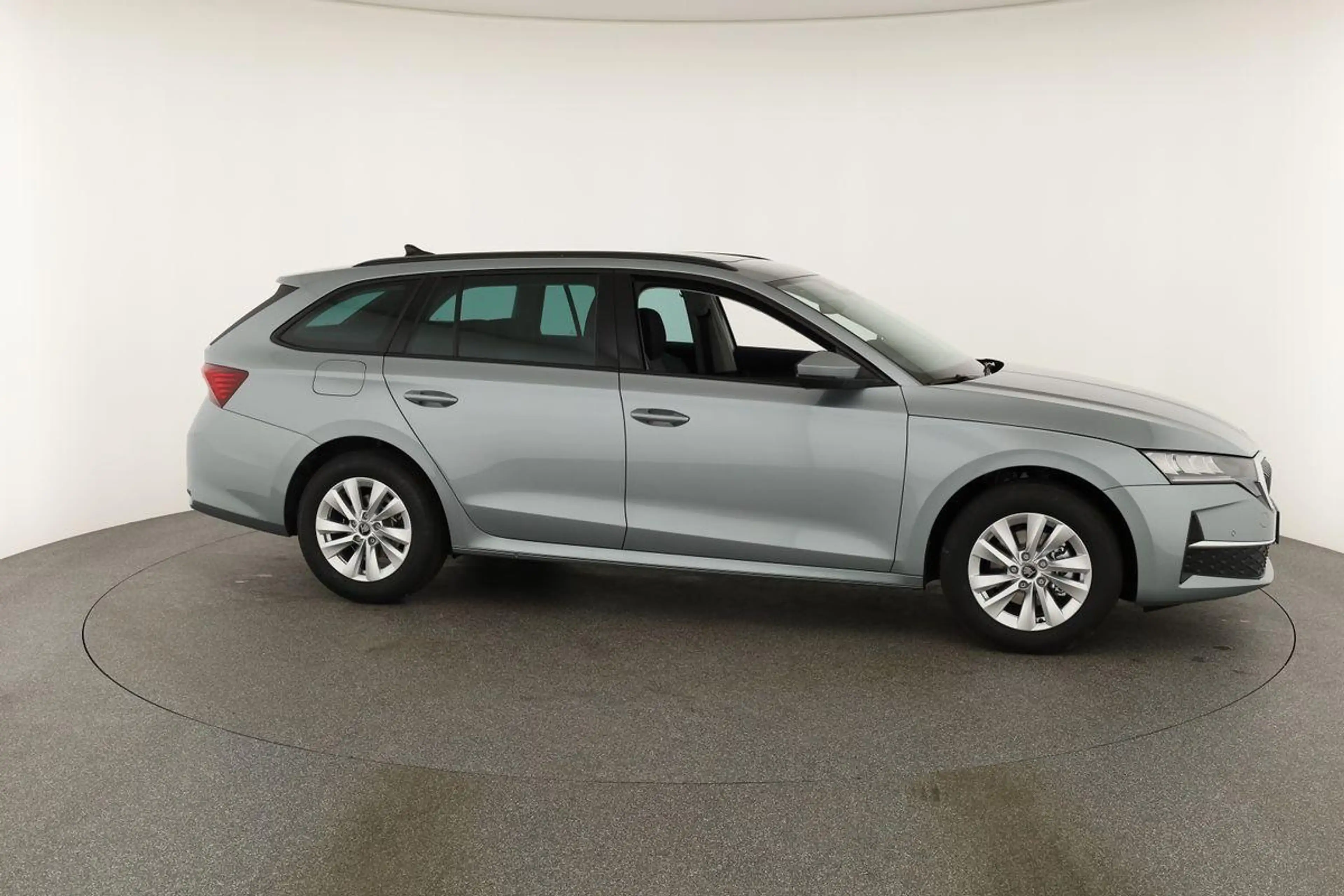 Skoda Octavia Combi TDI DSG Selection, Navi, Pano, AHK, Teillede — photo 27