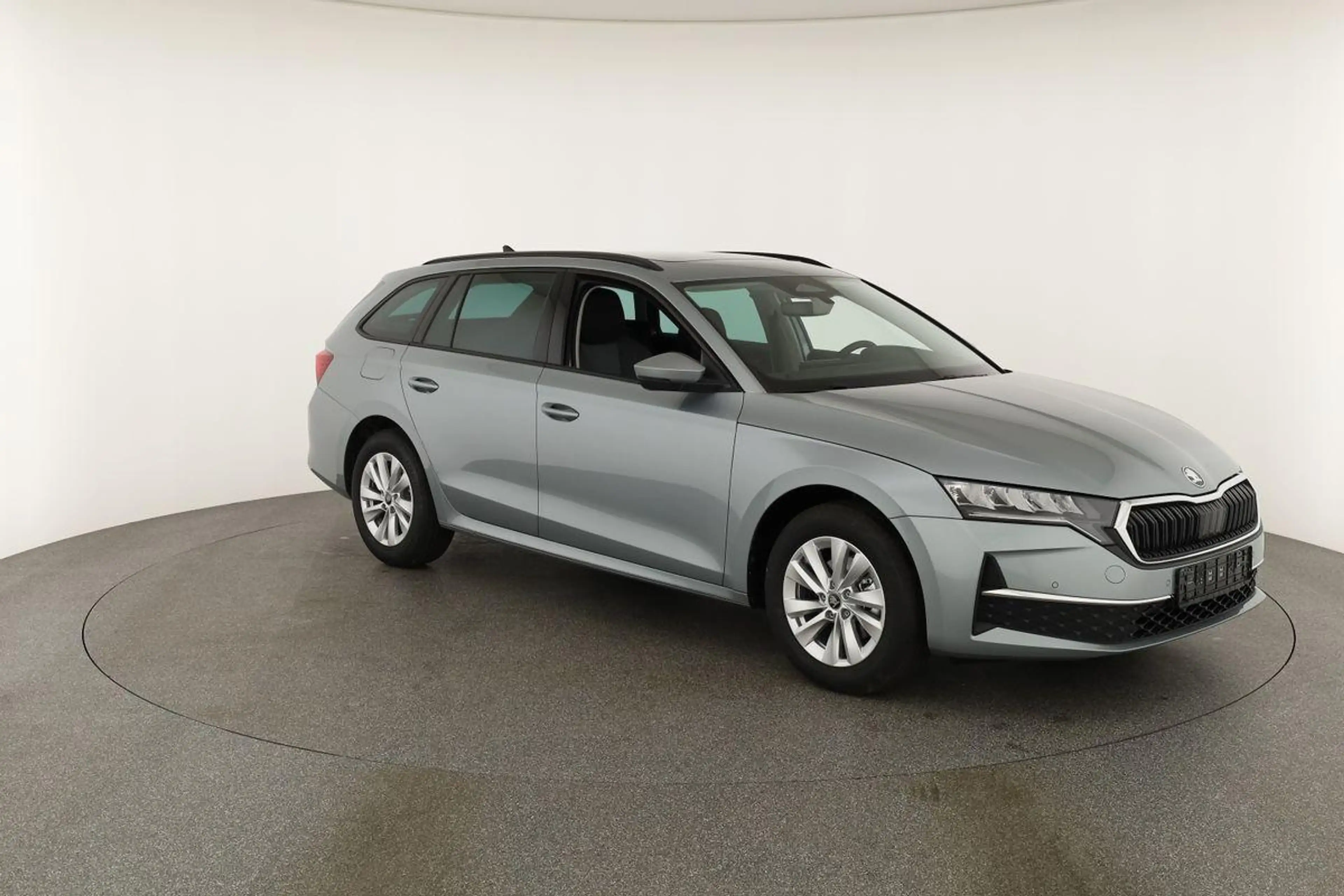 Skoda Octavia Combi TDI DSG Selection, Navi, Pano, AHK, Teillede — photo 29