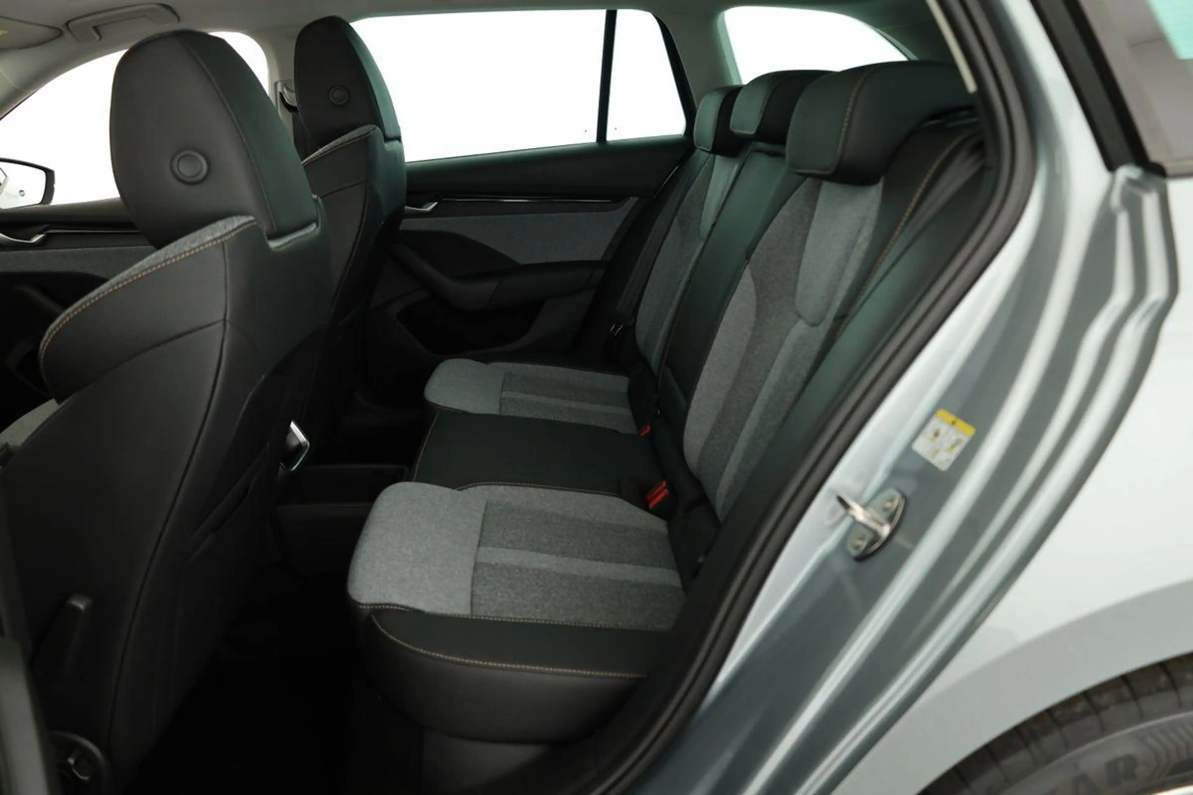 Skoda Octavia Combi TDI DSG Selection, Navi, Pano, AHK, Teillede — photo 14