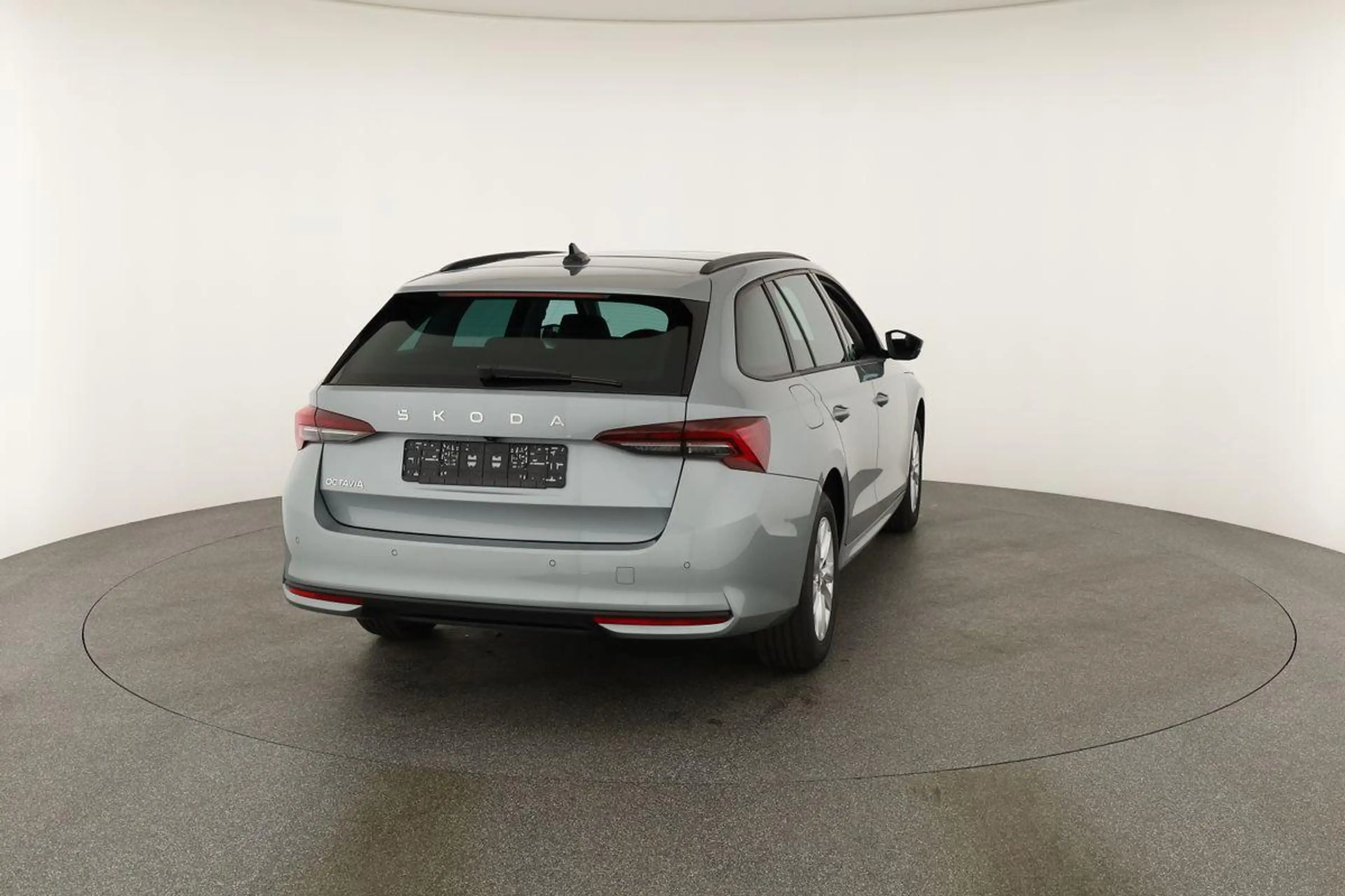 Skoda Octavia Combi TDI DSG Selection, Navi, Pano, AHK, Teillede — photo 21