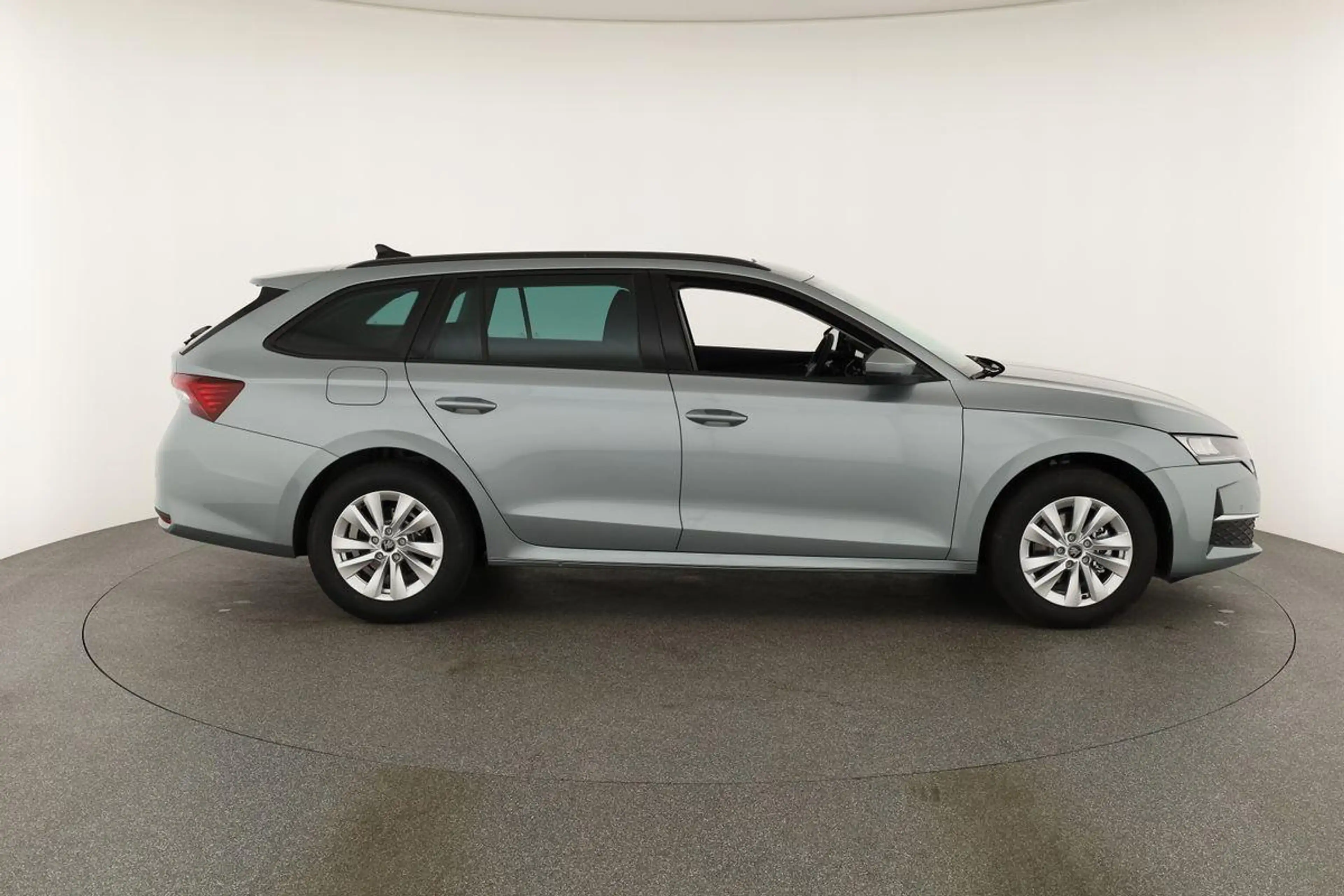 Skoda Octavia Combi TDI DSG Selection, Navi, Pano, AHK, Teillede — photo 26