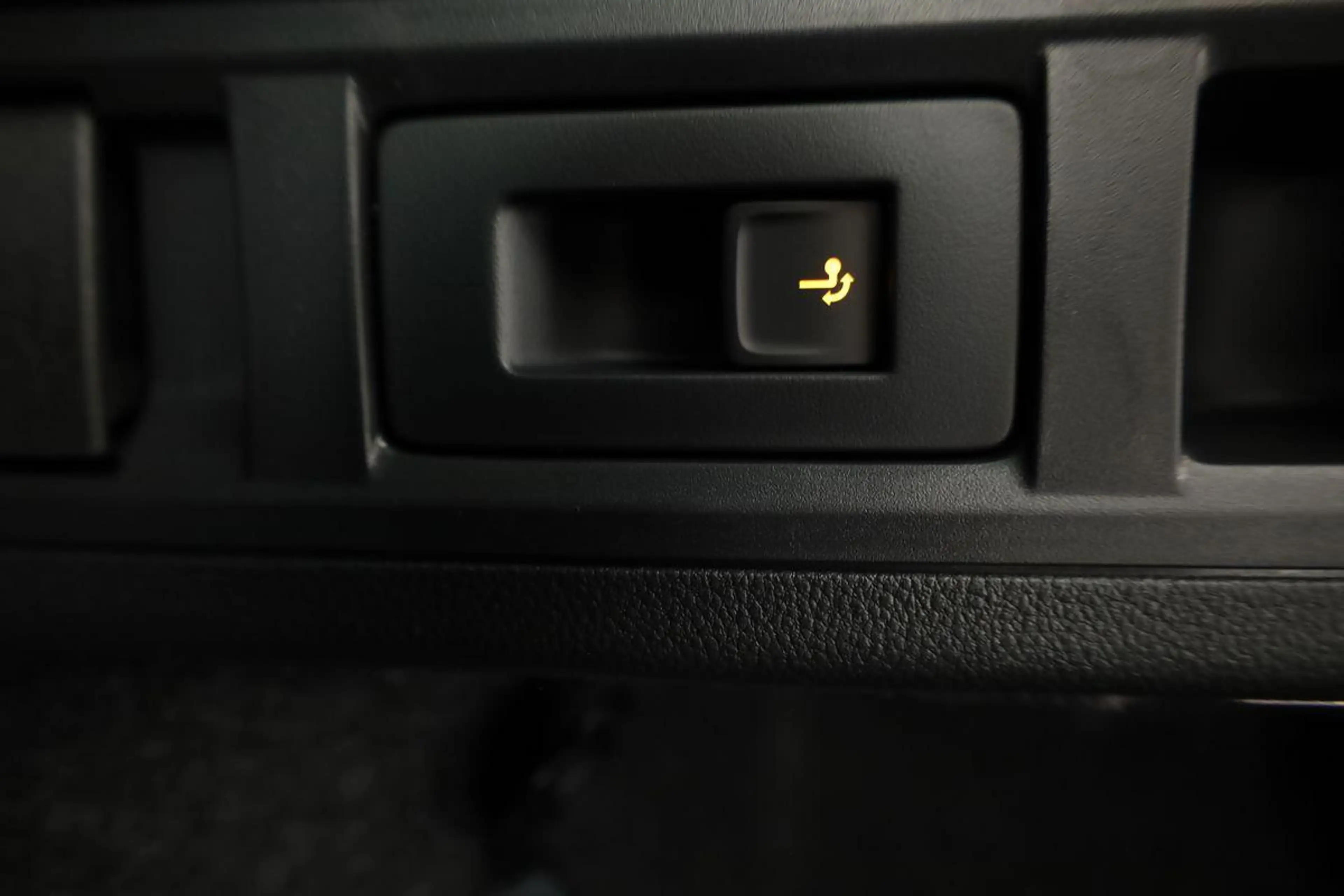 Skoda Octavia Combi TDI DSG Selection, Navi, Pano, AHK, Teillede — photo 17