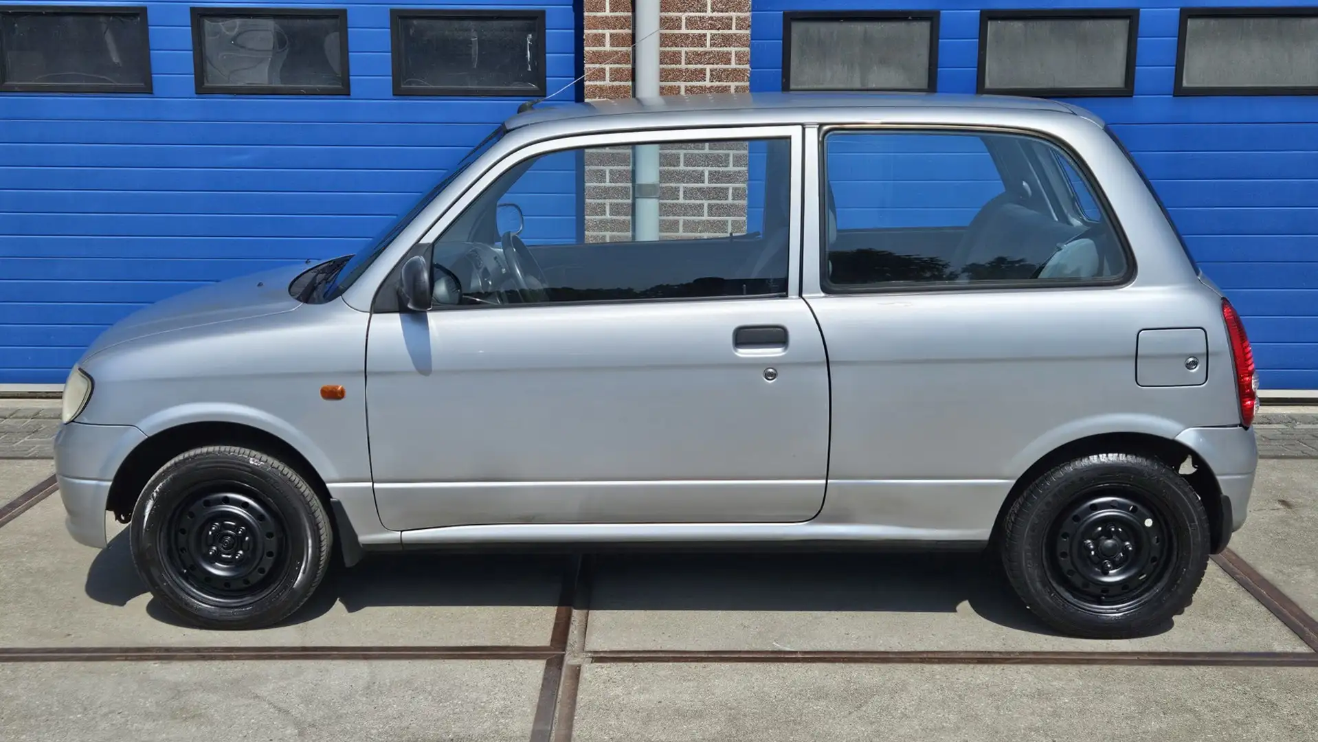 Daihatsu Cuore 1.0-12V STi Automaat Grijs - 2