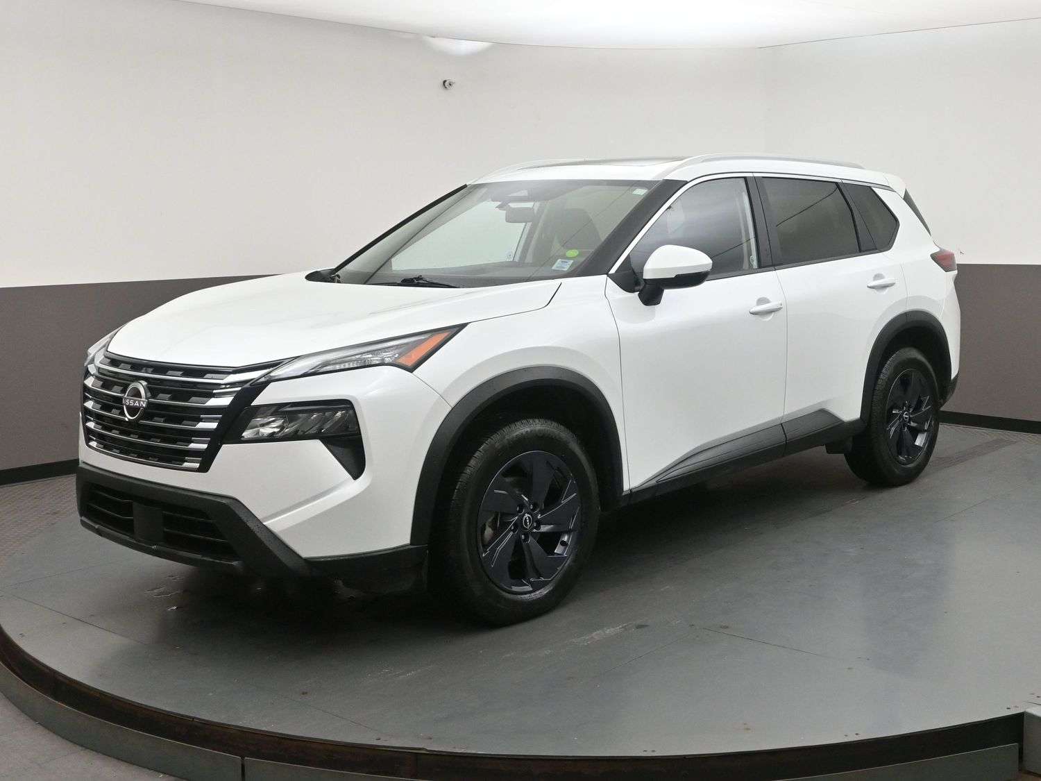 2026 Nissan Rogue Just Arrived & Fully Certified ****CPO Rates Available**** SV, AWD, Alloys, Sunroof, Remote Start, Apple Carplay Only 20K — photo 3