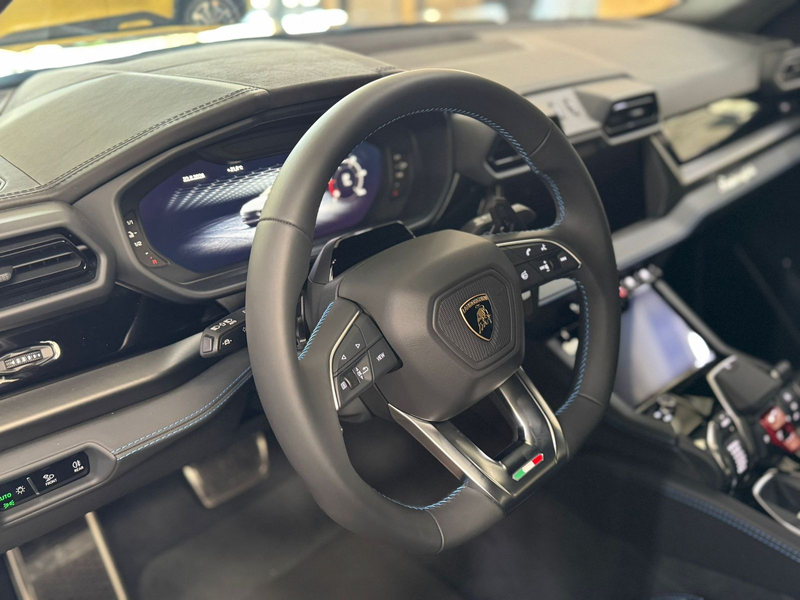 Lamborghini Urus 4.0 V8 PHEV SE 2026 — photo 11