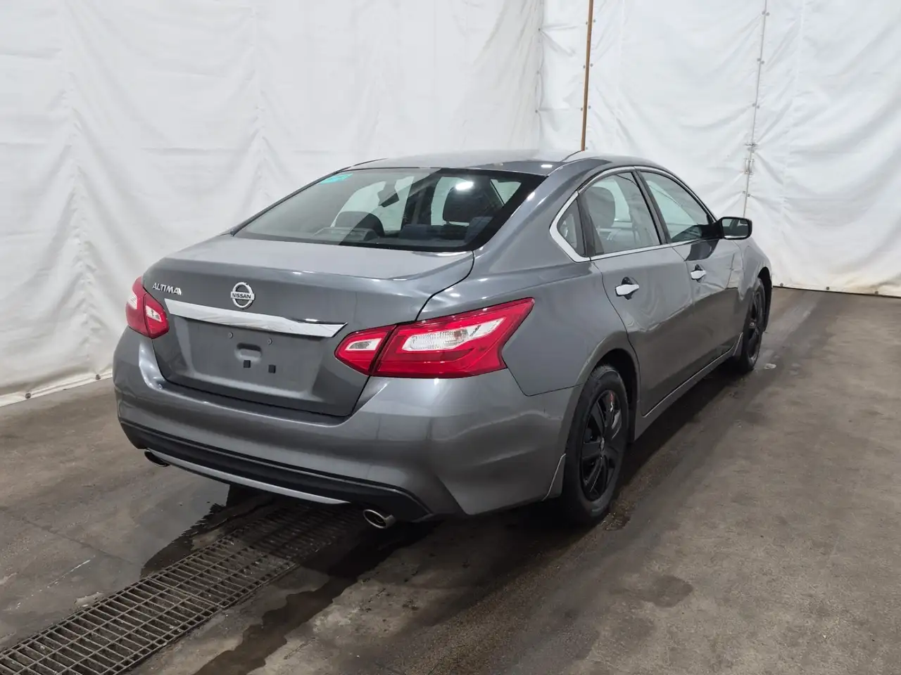 Nissan Altima снимка Nissan Altima