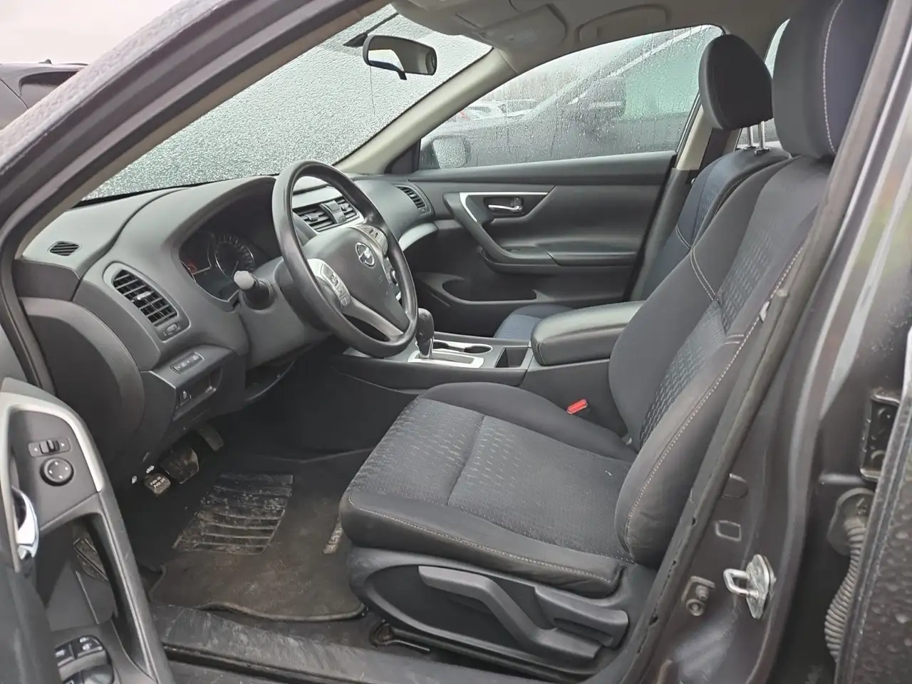 Nissan Altima снимка Nissan Altima