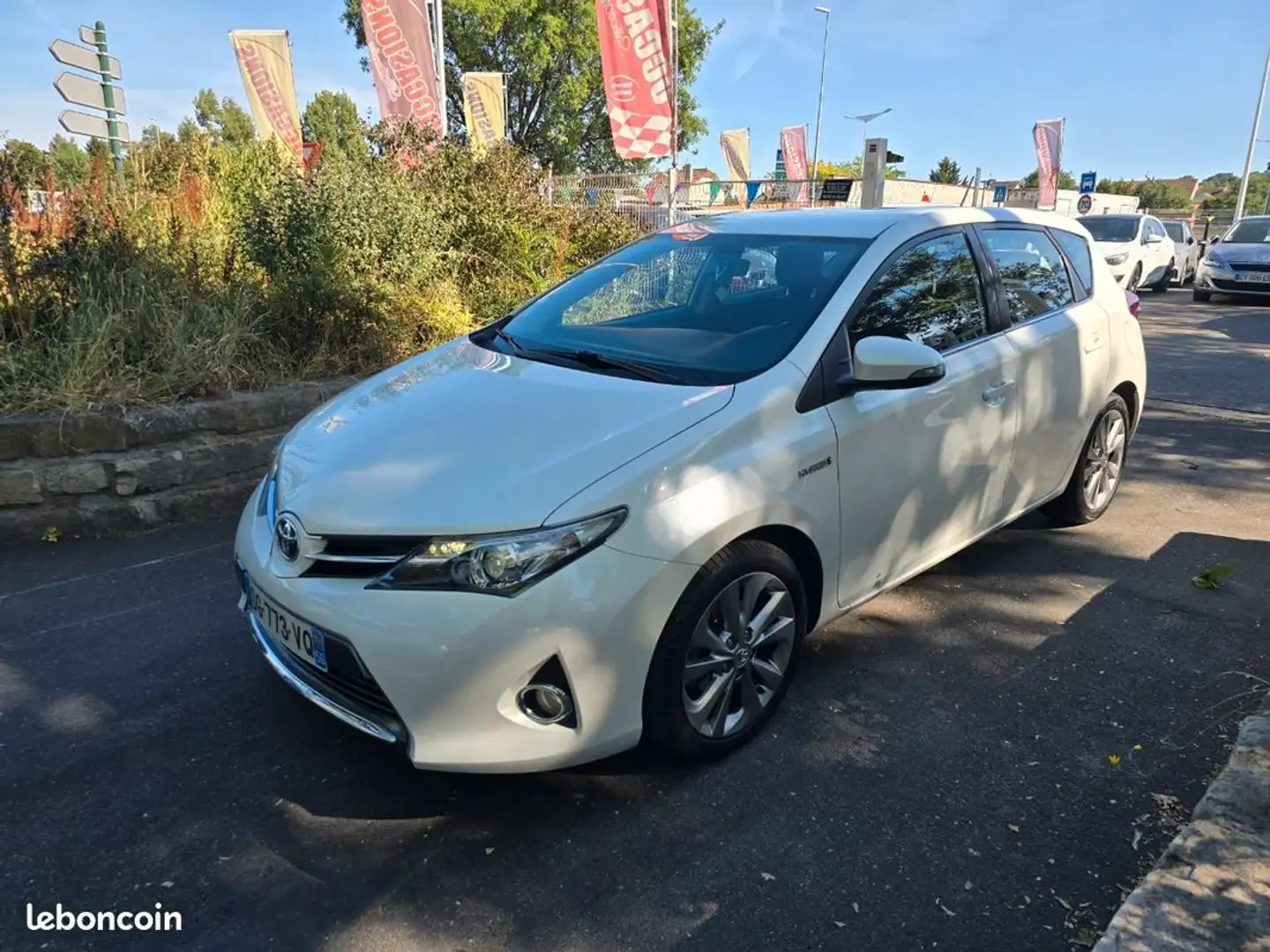 Toyota Auris 1.8l 136h Hybride dynamic GARANTIE Blanc - 1