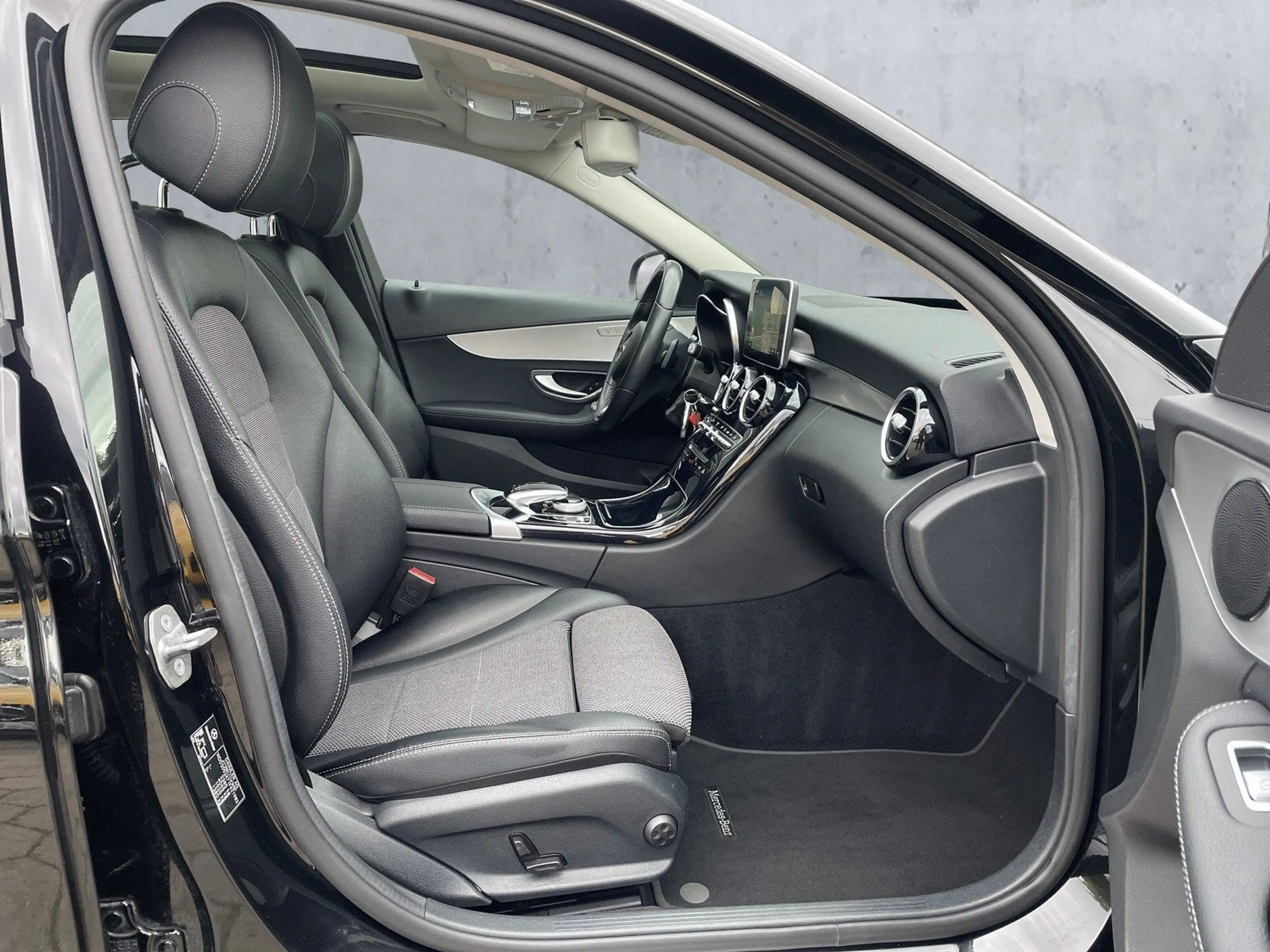 Mercedes-Benz C 350 e T AHK+Pano+Business+Navi — photo 14