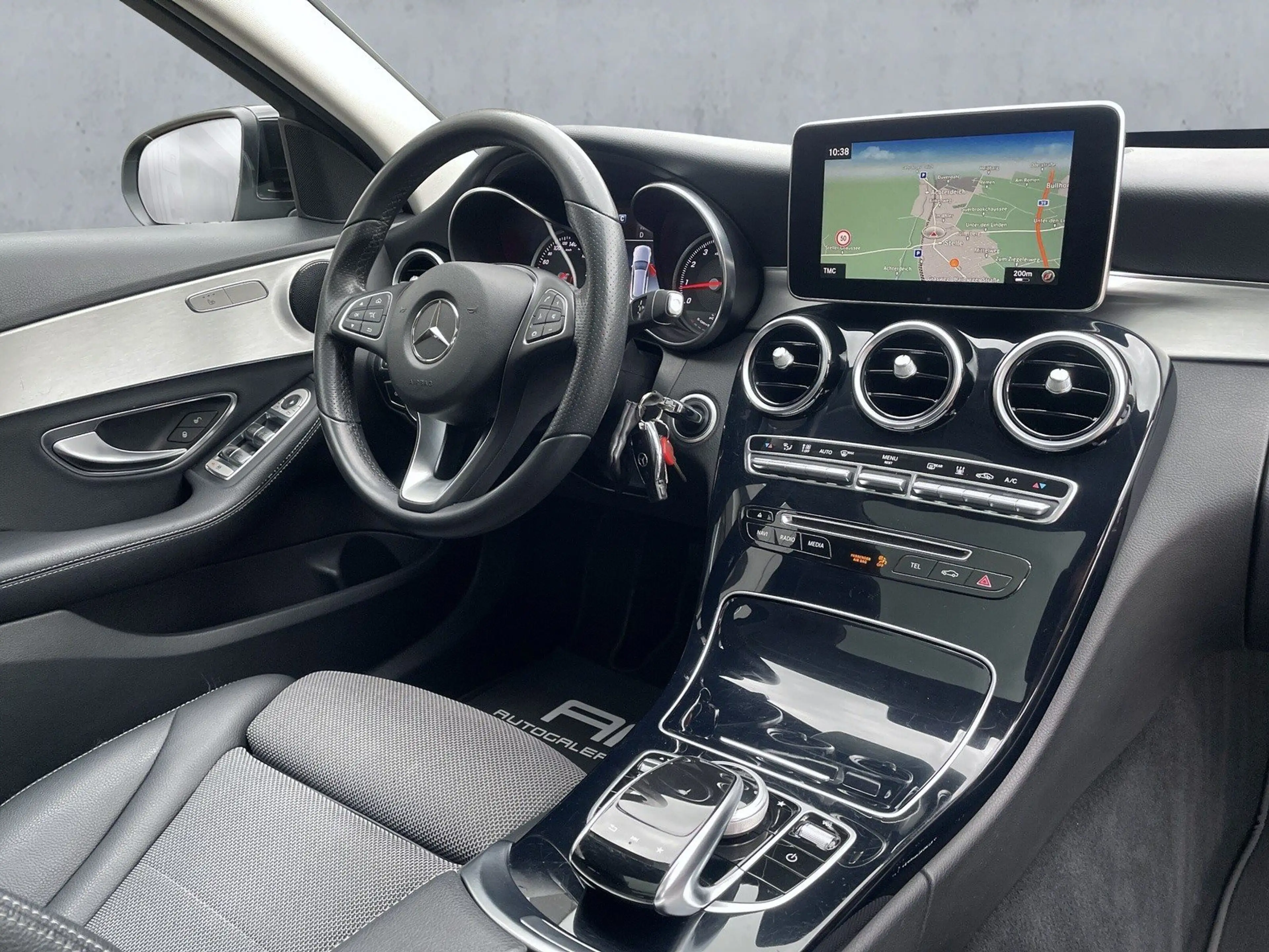 Mercedes-Benz C 350 e T AHK+Pano+Business+Navi — photo 12