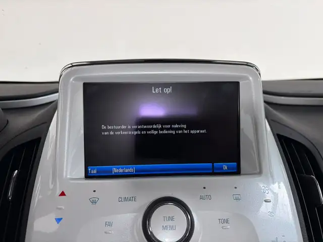 Chevrolet Volt view 15