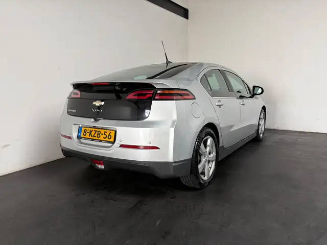 Chevrolet Volt view 2