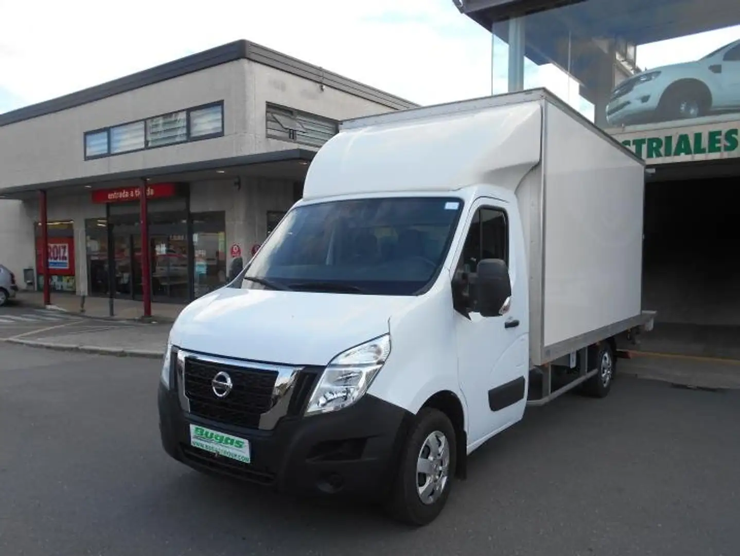 Nissan Interstar NISSAN 165 CV CAJA PAQUETERA CON RAMPA Blanco - 1