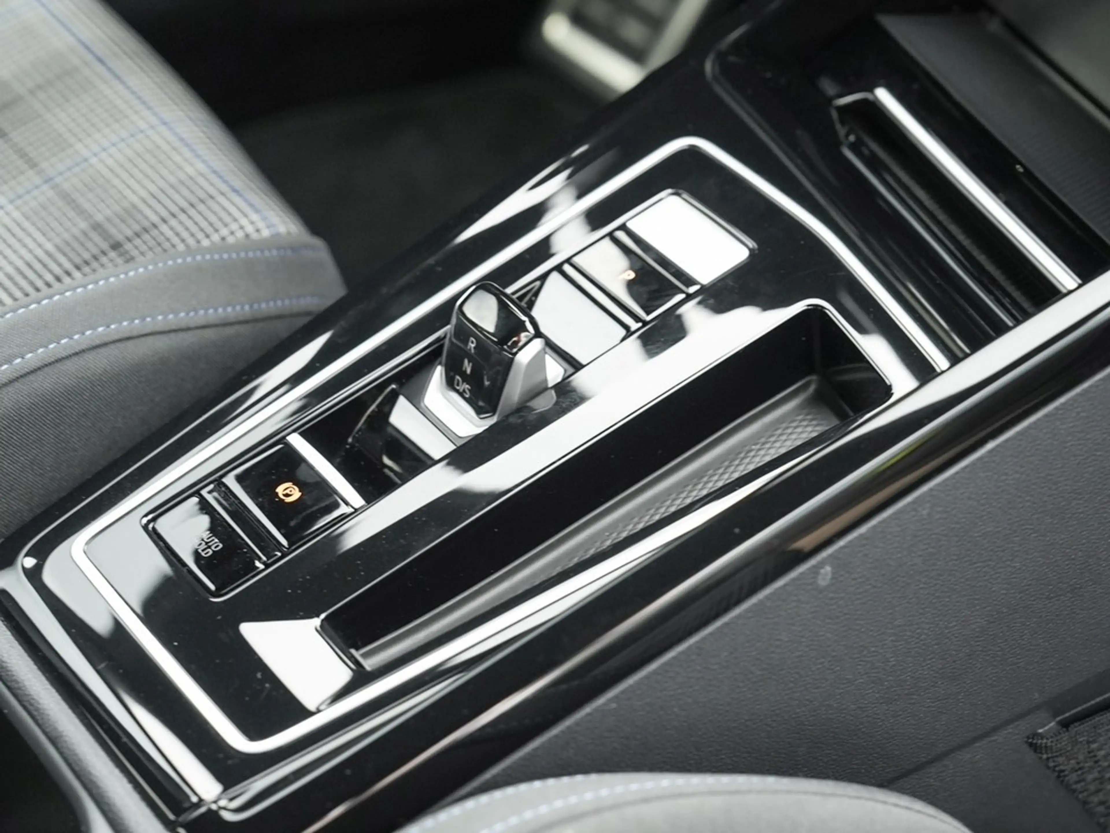 Volkswagen Golf GTE 1.5 TSI DSG e-Hybrid AHK/Navi/RFK — photo 10