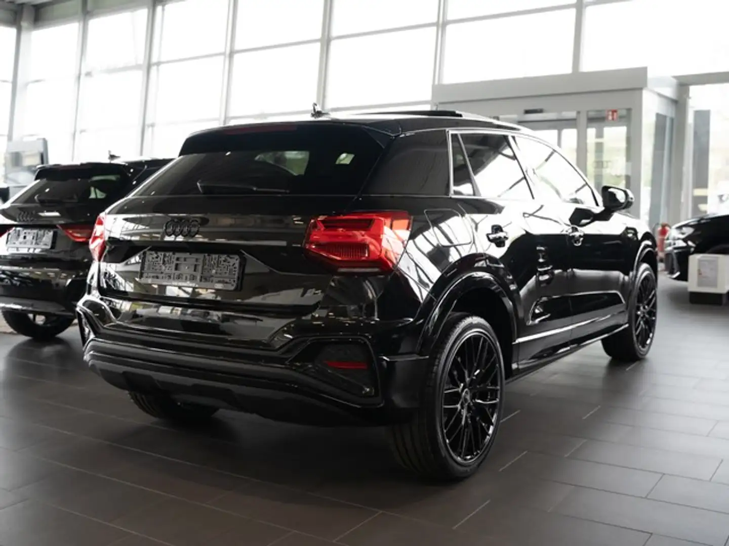 Audi Q2 35 TFSI 2 x S line Matrix AHK Pano Navi virtual So Schwarz - 2
