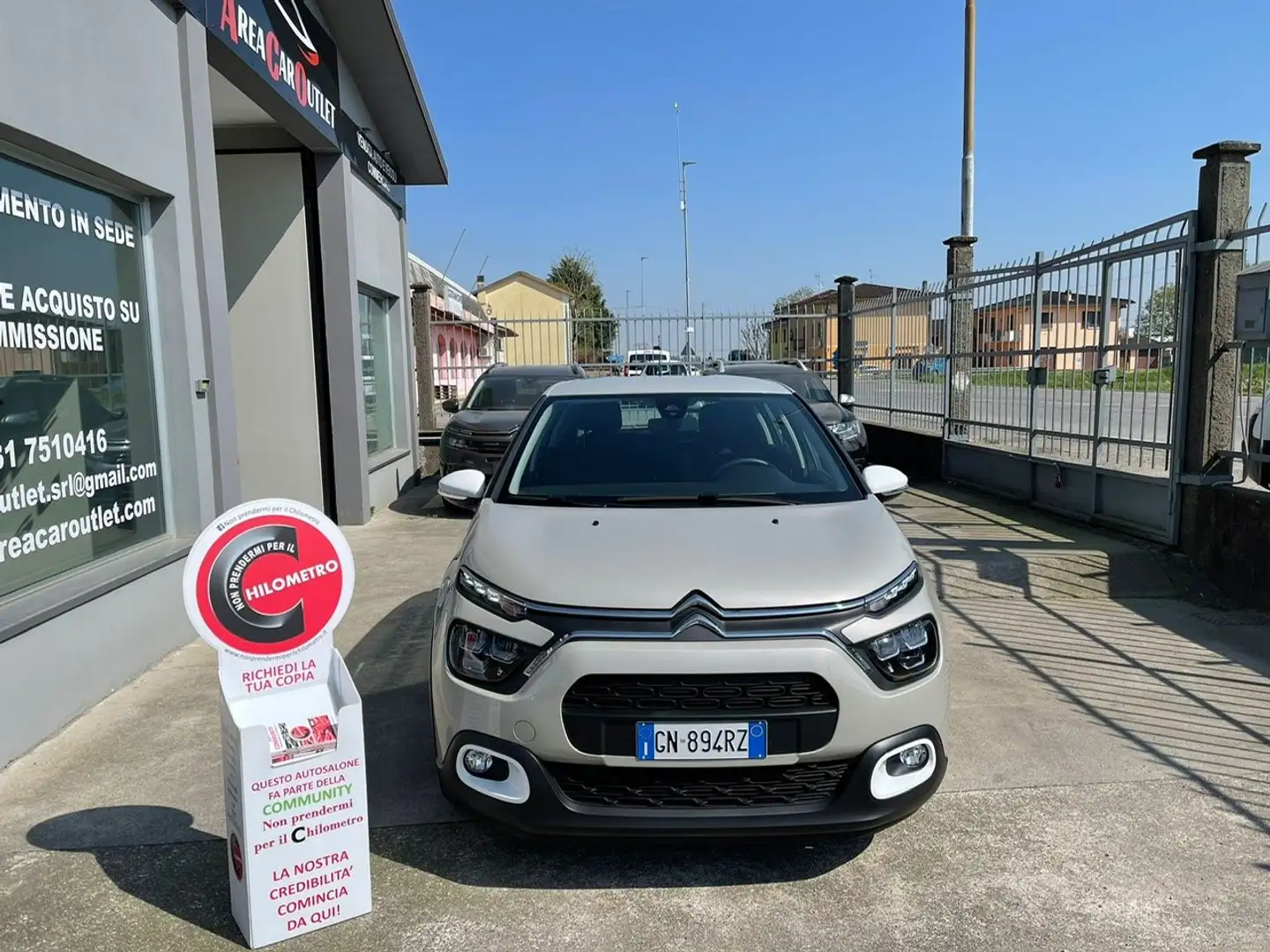 Citroen C3 1.2 puretech You 83cv*2023*KM SOLI 2.389*AZIENDALE Gris - 2