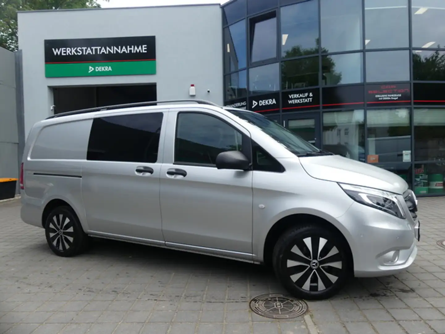 Mercedes-Benz Vito 119 CDI MIXTO 4x4 lang LED/STHZ/AHK/KAM Silber - 1