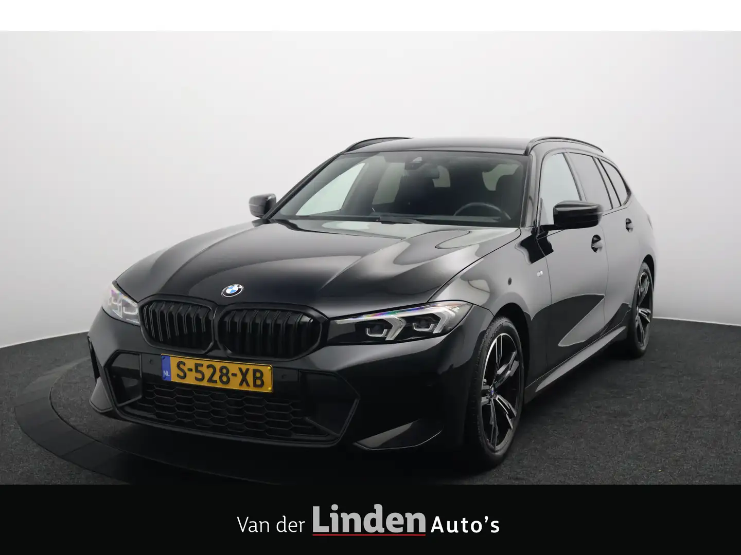 BMW 320 3-serie Touring 320i M Sport | Led | Leer | Sports Zwart - 1