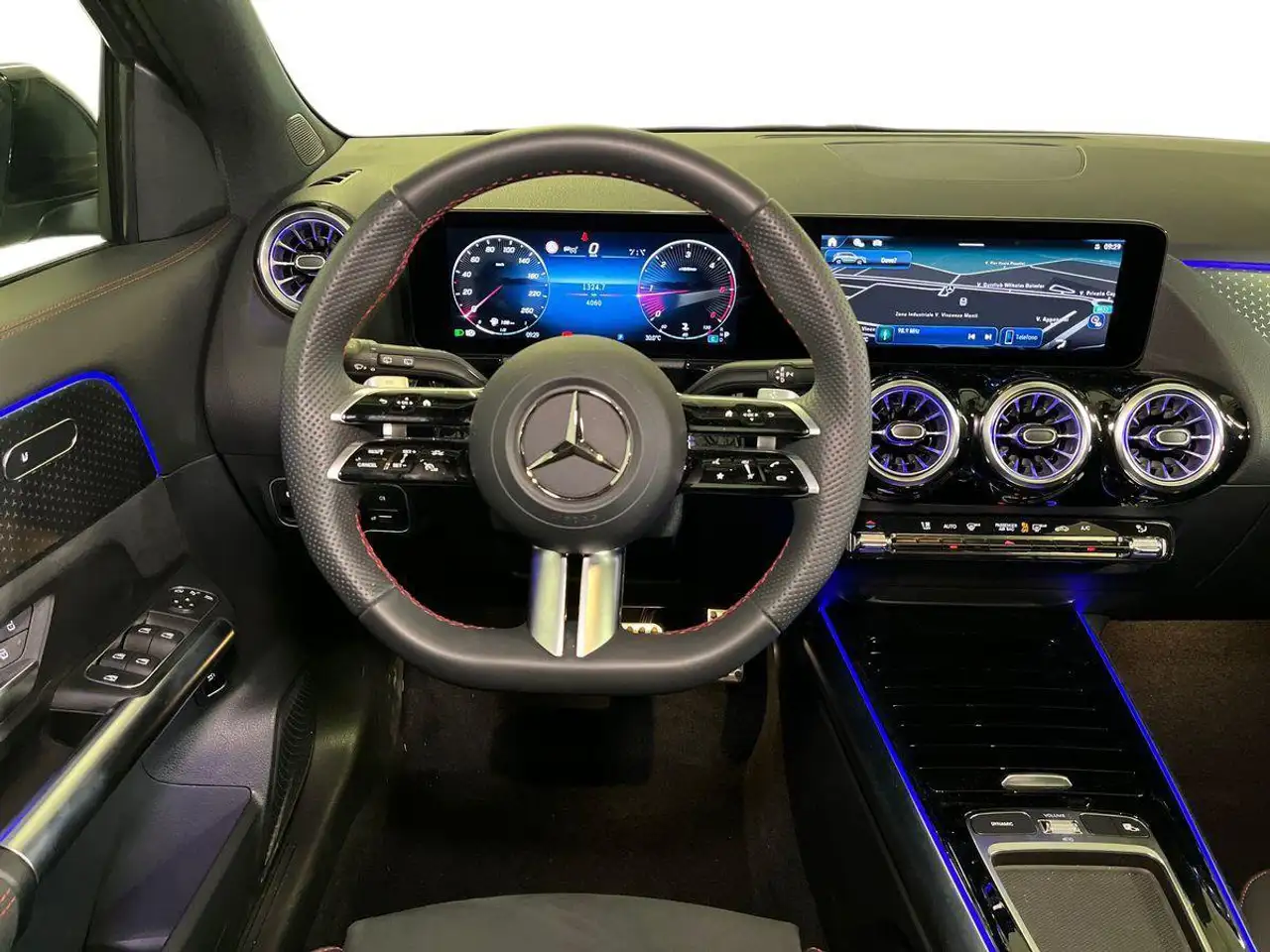 Mercedes-Benz GLA 2026 — фото 11