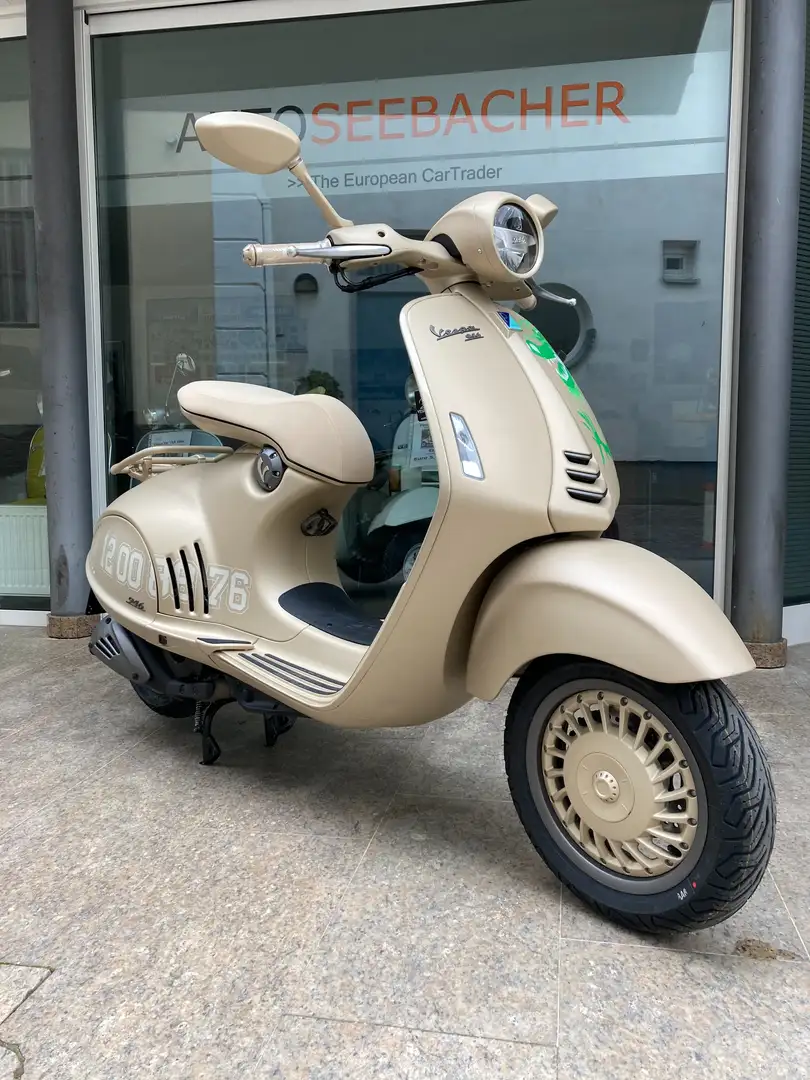 Vespa 946 Dragon Limited Edition Gold - 2