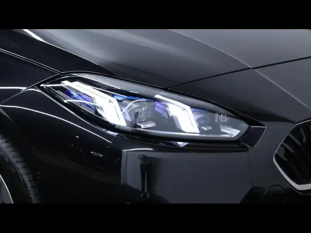 BMW 1 Series view 8