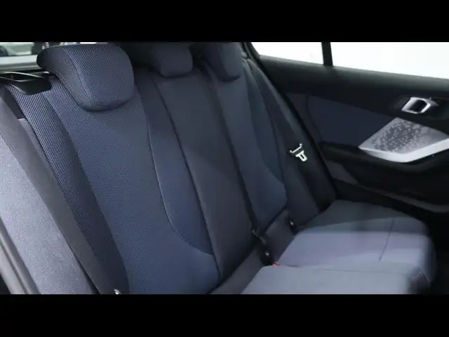 BMW 1 Series view 14
