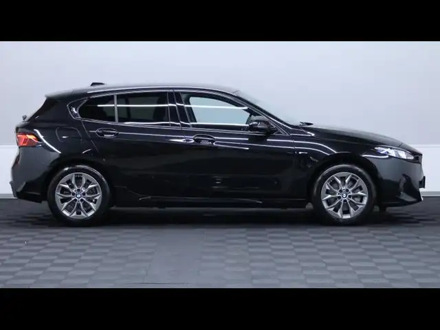 BMW 1 Series view 4