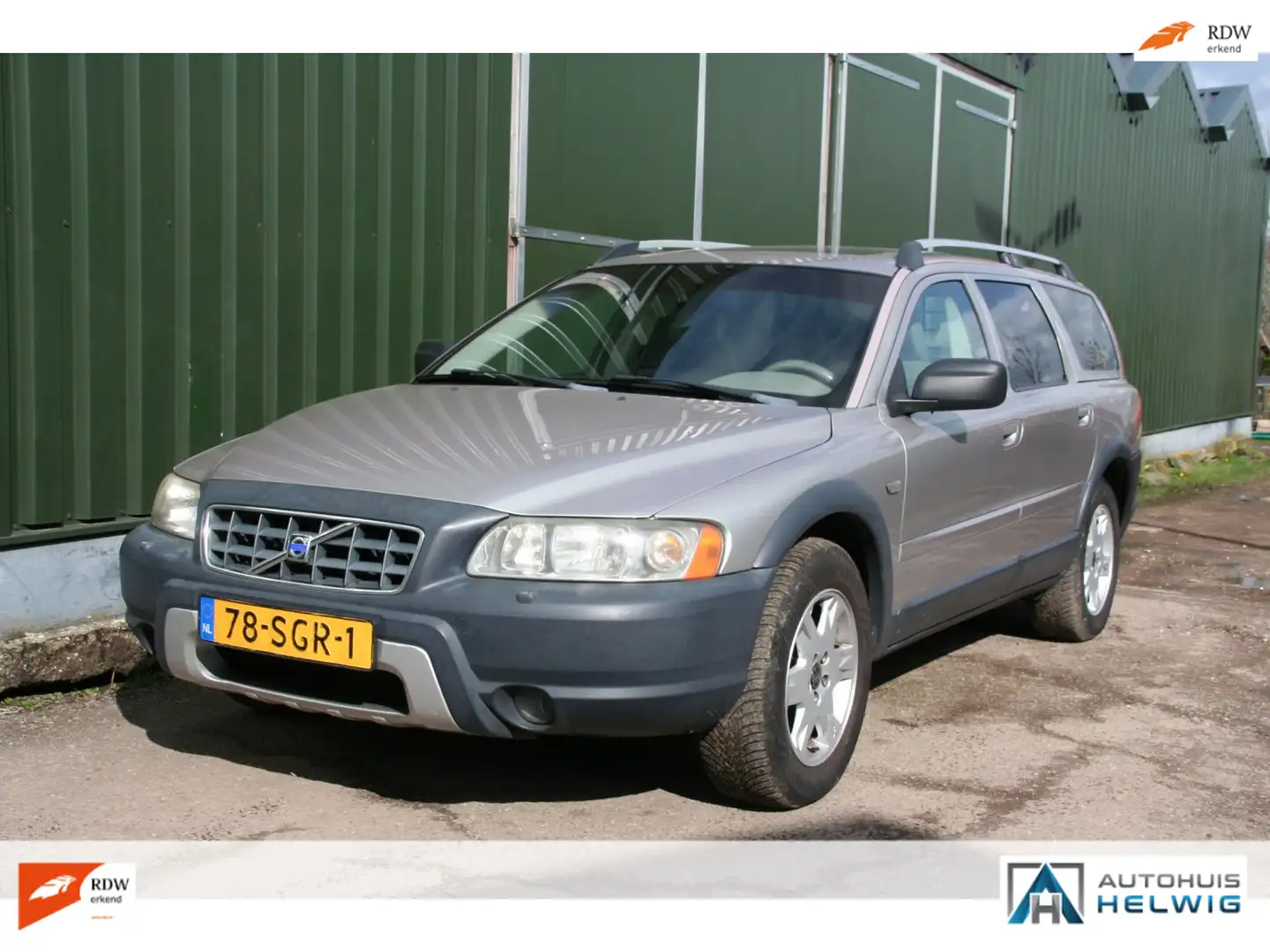 Volvo XC70 2.5 T AUTOMAAT, LEDER, PANORAMADAK, TREKHAAK, Gris - 1