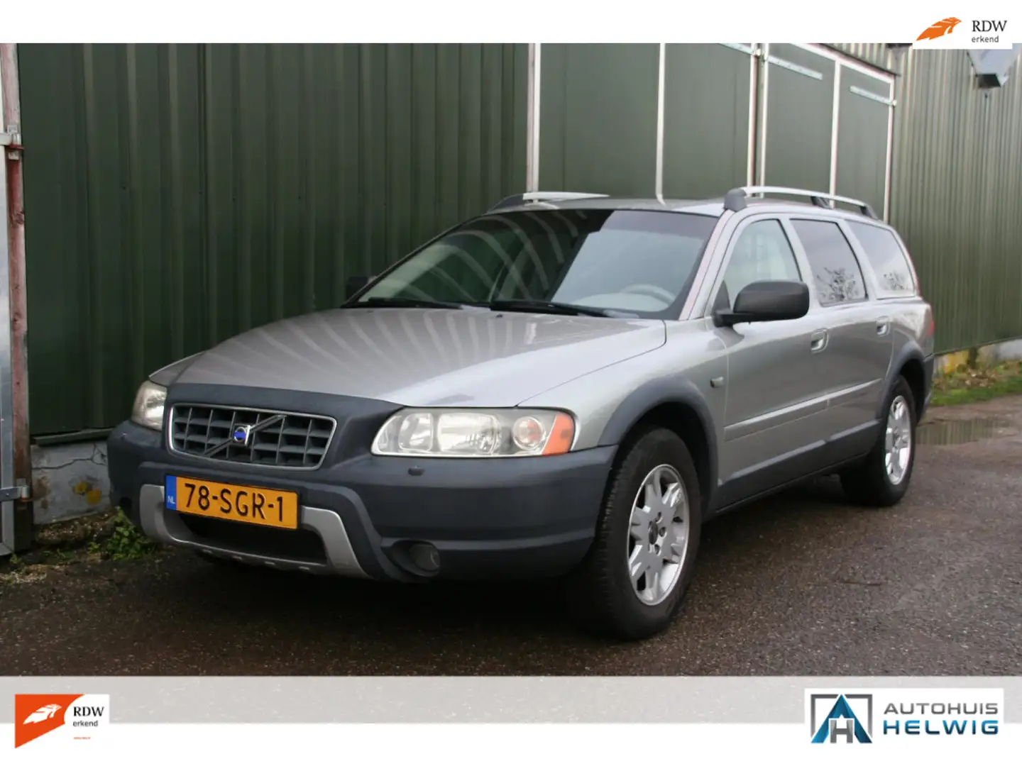 Volvo XC70 2.5 T AUTOMAAT, LEDER, PANORAMADAK, TREKHAAK, Grau - 1