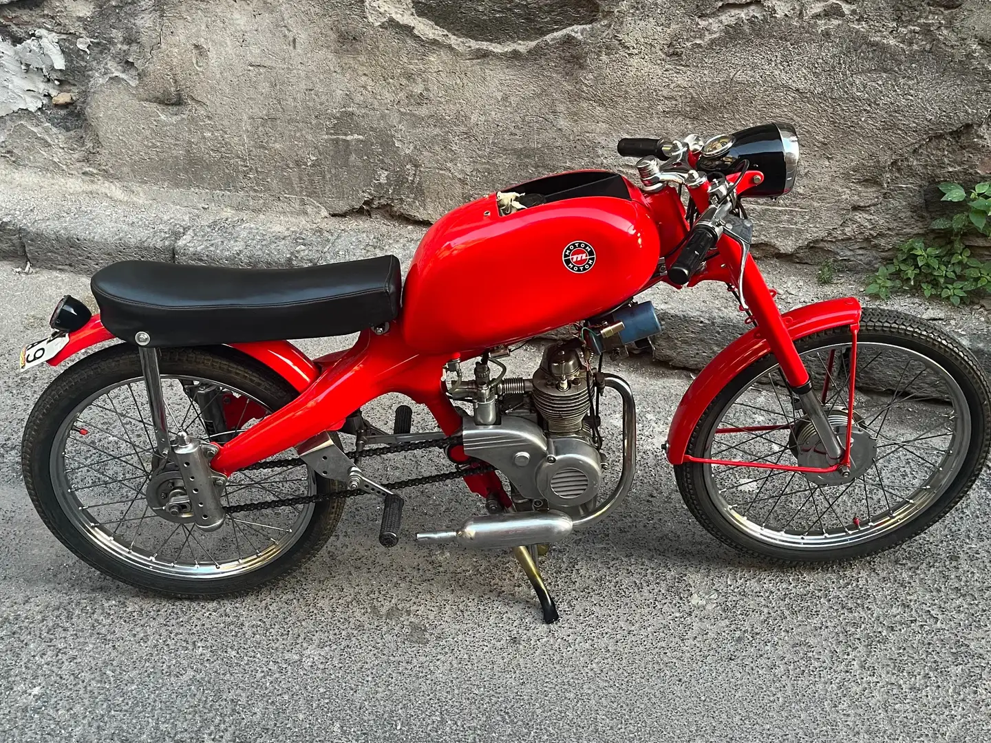 Motom 48 Rojo - 1