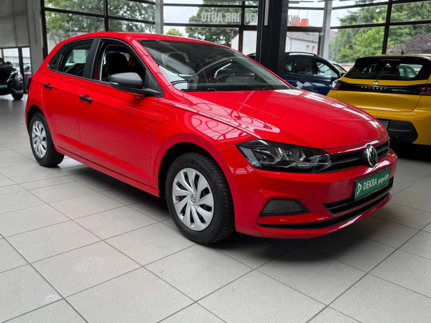 Volkswagen Polo VI Trendline Klima Rouge - 2