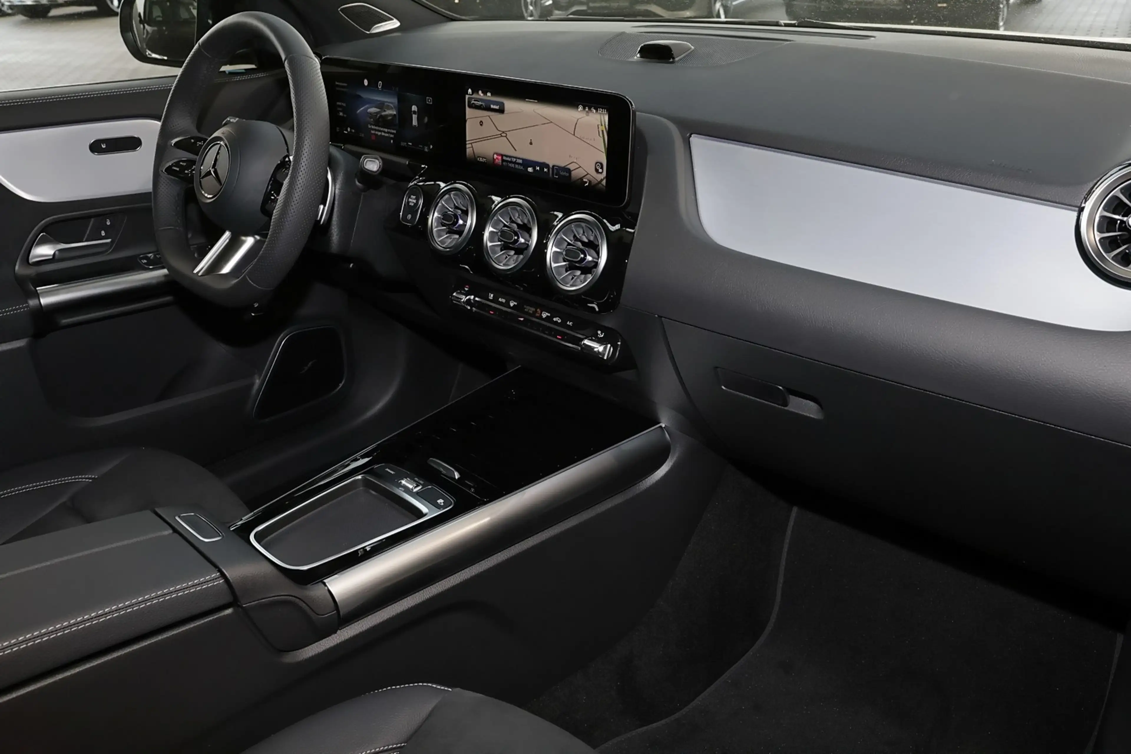 Mercedes-Benz GLA 220 4M AMG MBUX+RüKam+M-LED+Pano+AHK+Night — photo 8
