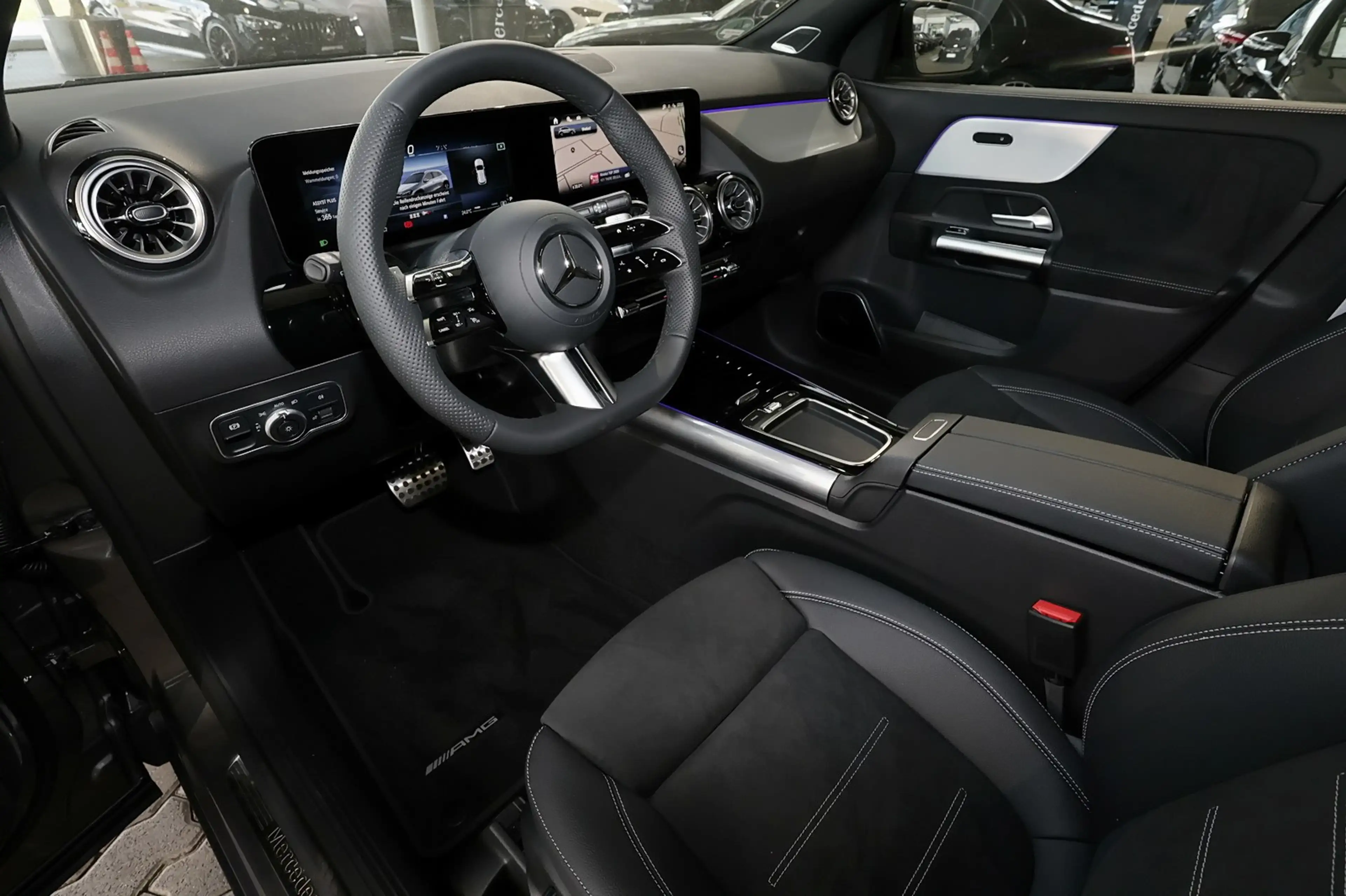 Mercedes-Benz GLA 220 4M AMG MBUX+RüKam+M-LED+Pano+AHK+Night — photo 9