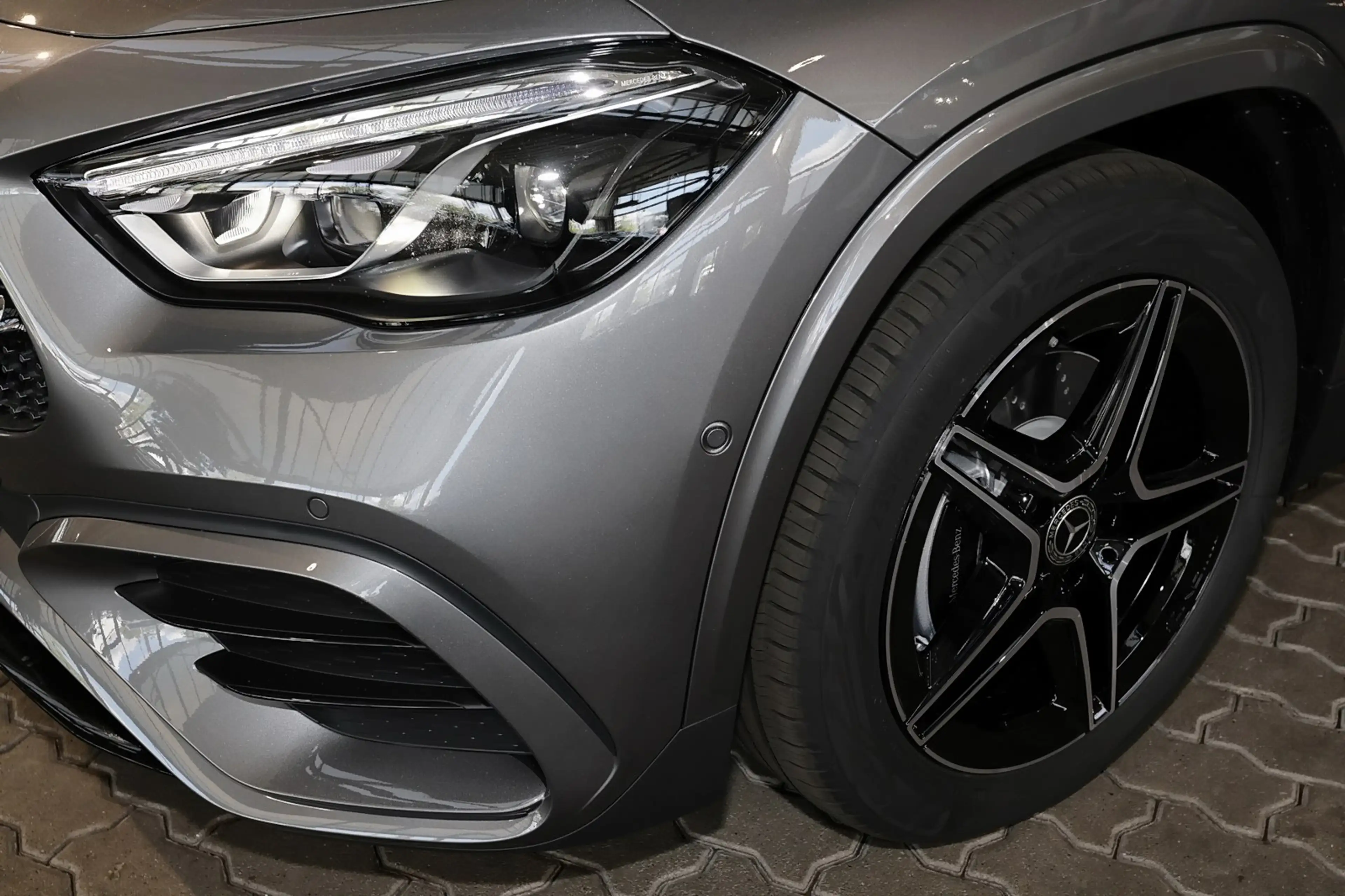 Mercedes-Benz GLA 220 4M AMG MBUX+RüKam+M-LED+Pano+AHK+Night — photo 3