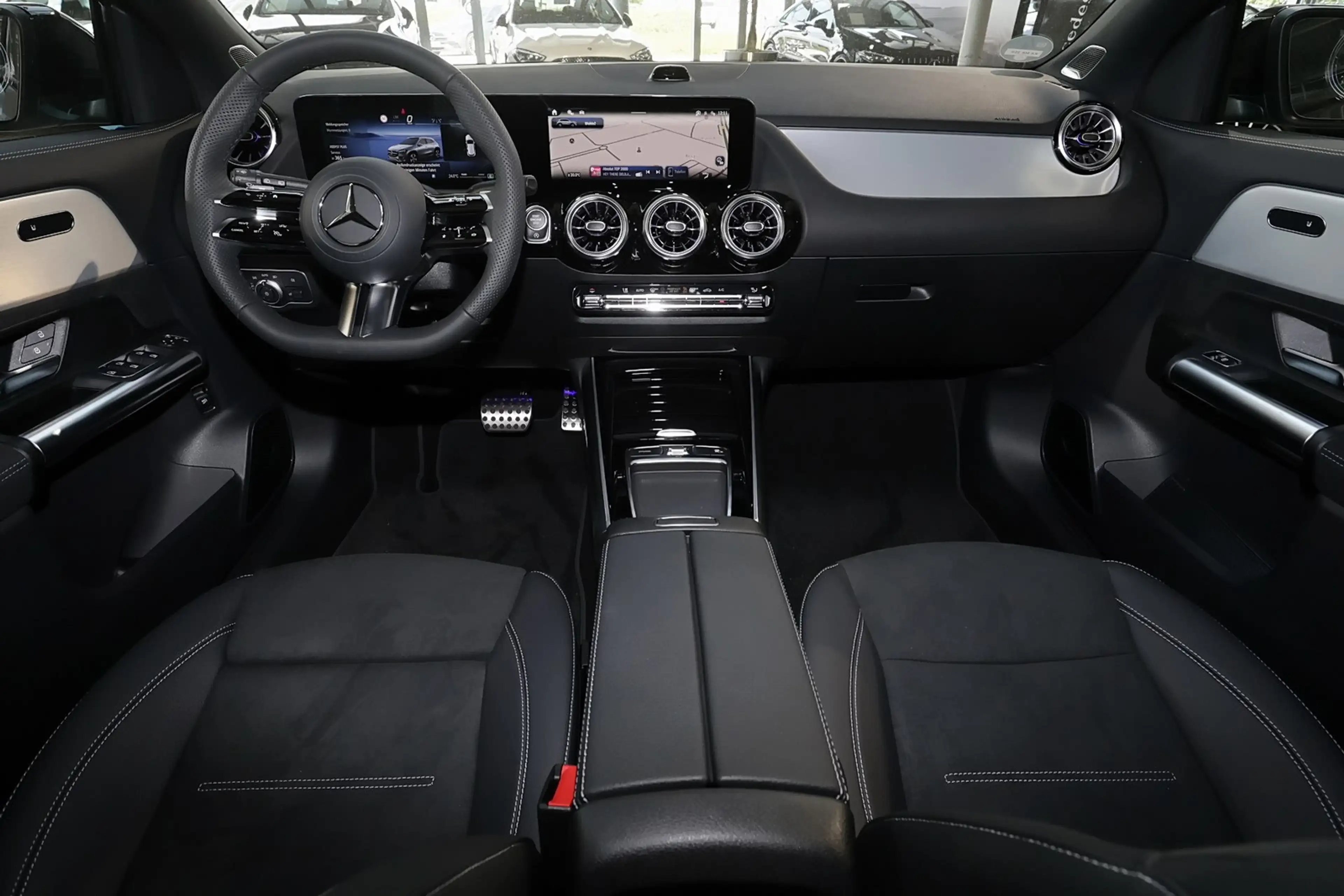 Mercedes-Benz GLA 220 4M AMG MBUX+RüKam+M-LED+Pano+AHK+Night — photo 5