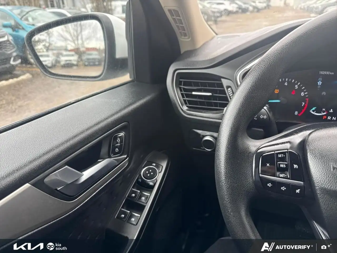Ford Escape снимка Ford Escape