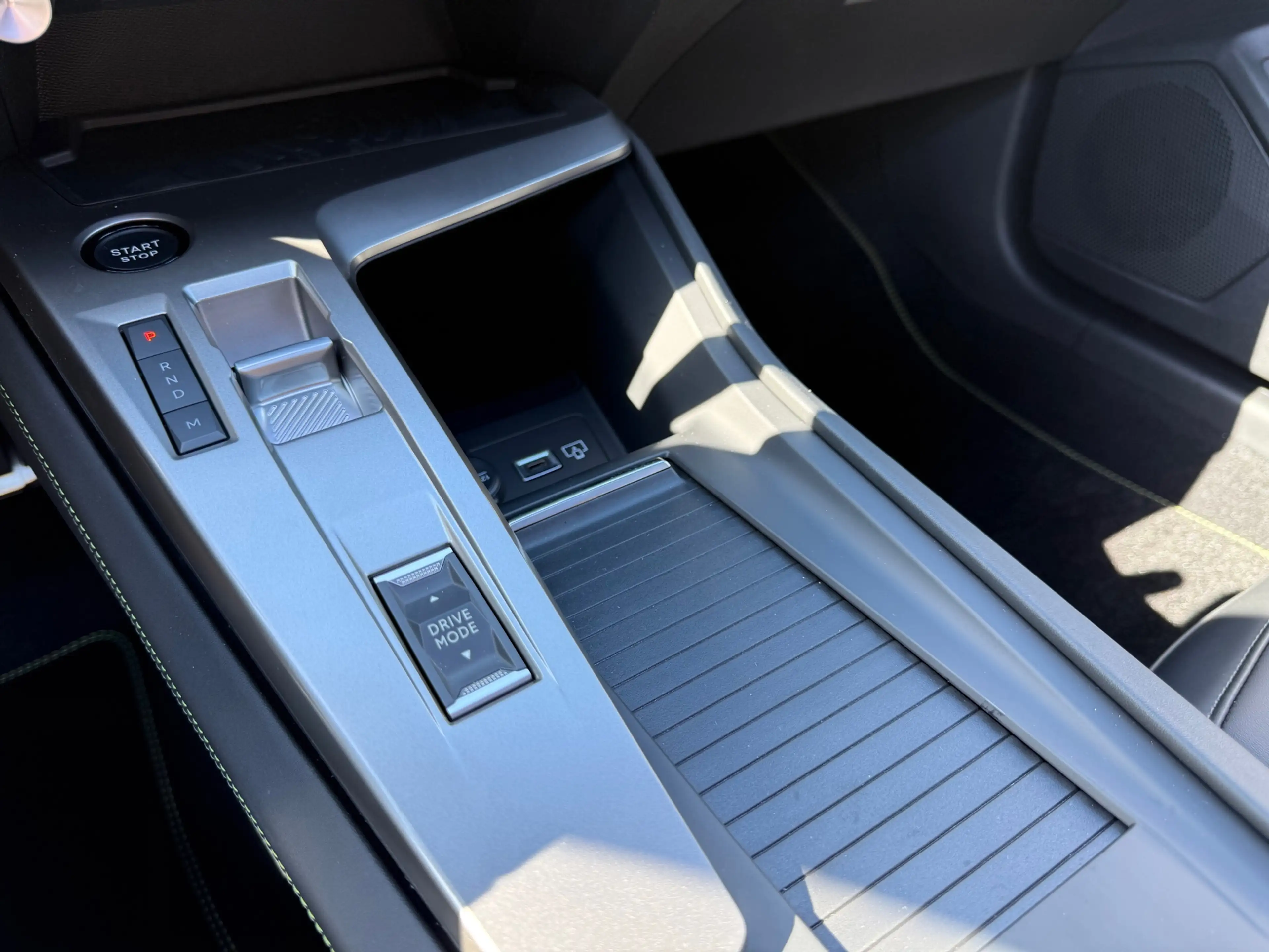 Peugeot 408 NEW 408 1.2 GT Exclusive Hybrid 145 AUT SCHUIFDAK — photo 15