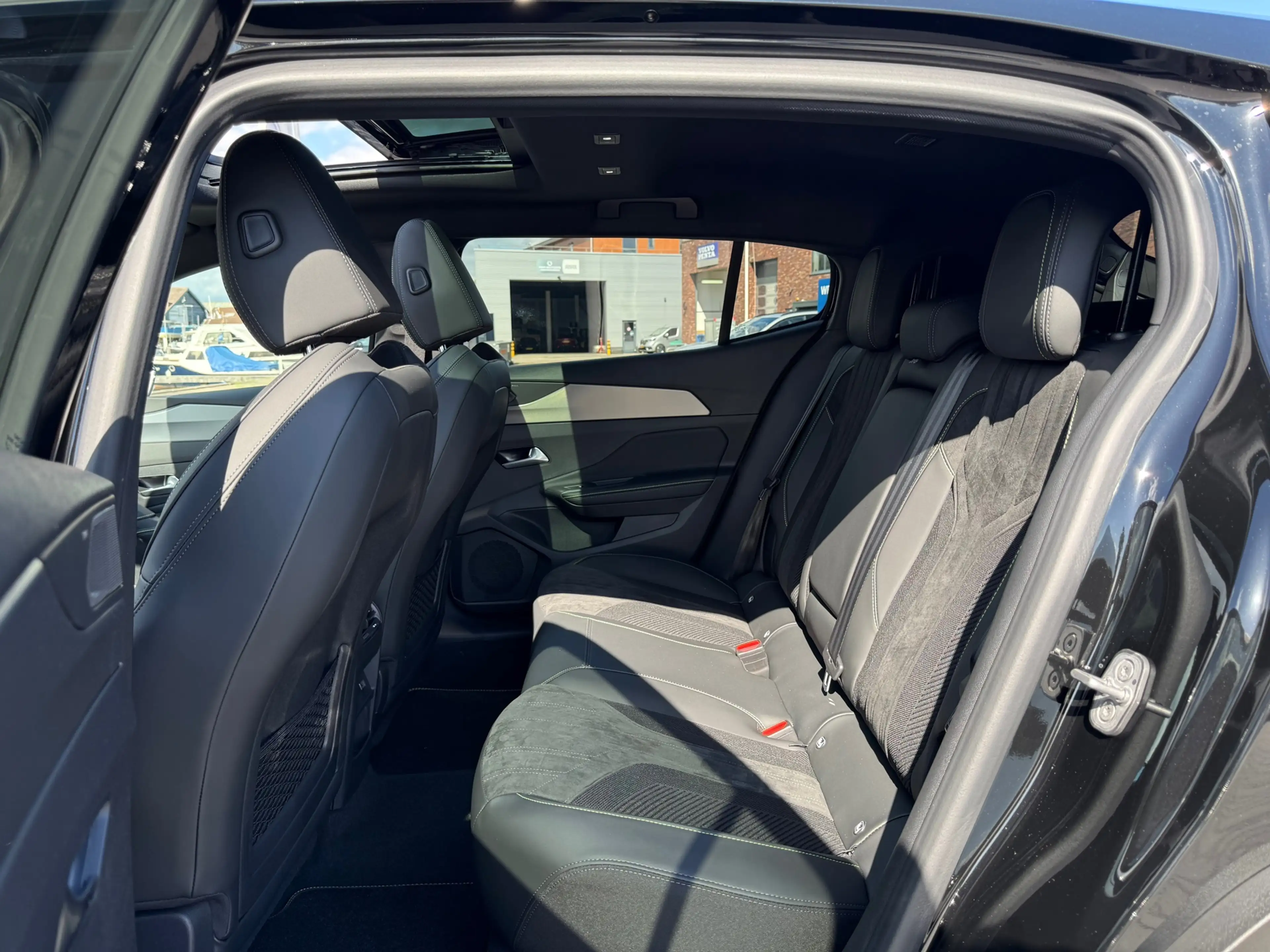 Peugeot 408 NEW 408 1.2 GT Exclusive Hybrid 145 AUT SCHUIFDAK — photo 6