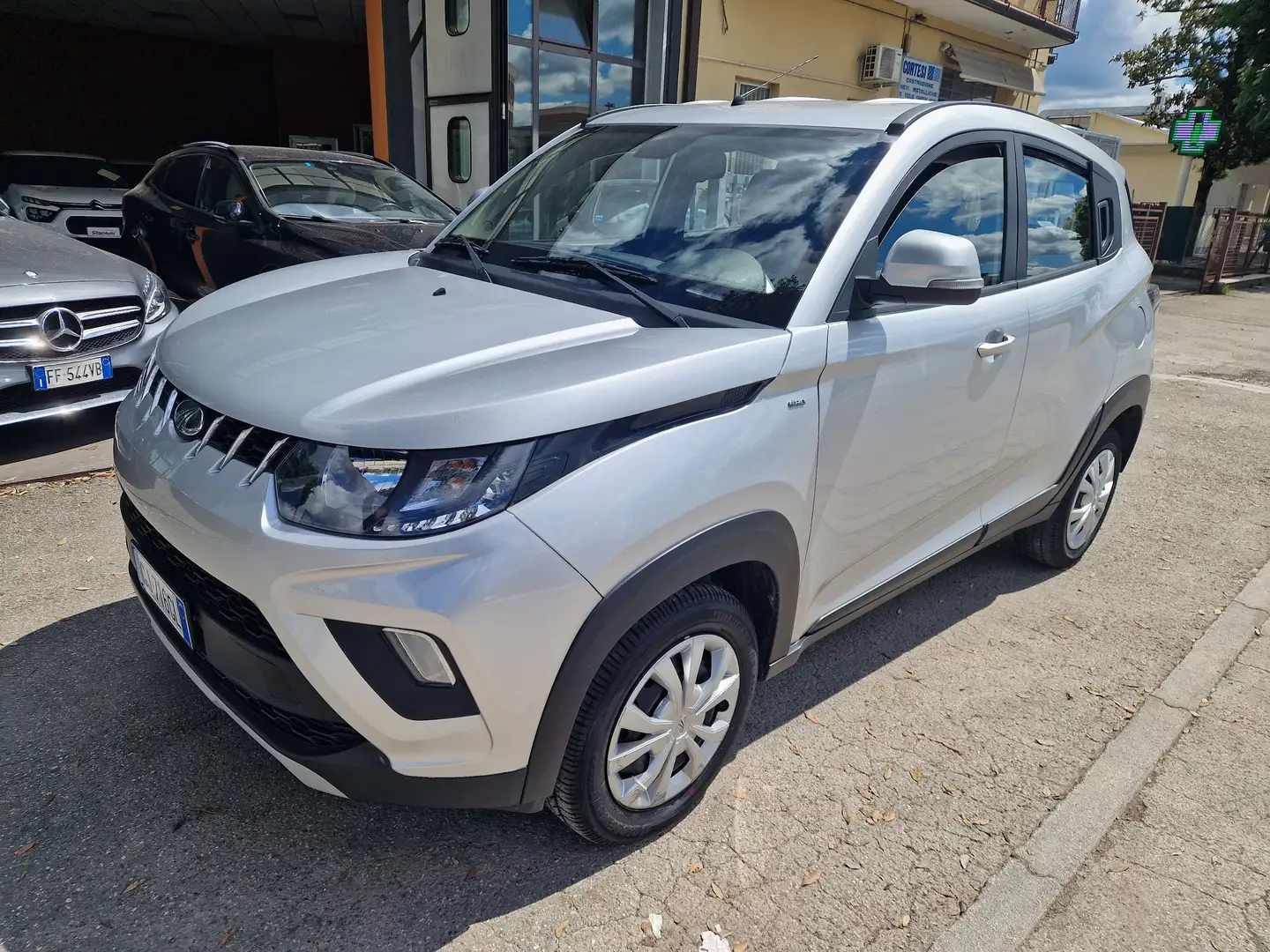 Mahindra KUV100 1.2 K6+ m-bifuel Ezüst - 1
