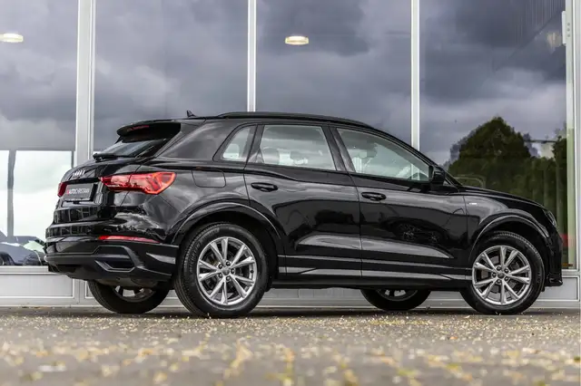 Audi Q3 view 2