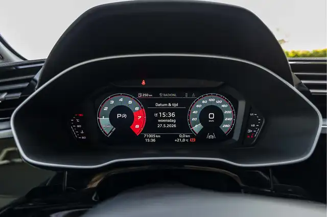 Audi Q3 view 7