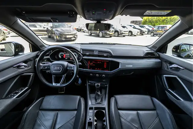 Audi Q3 view 5