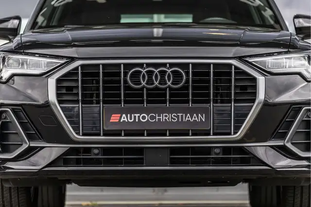 Audi Q3 view 15