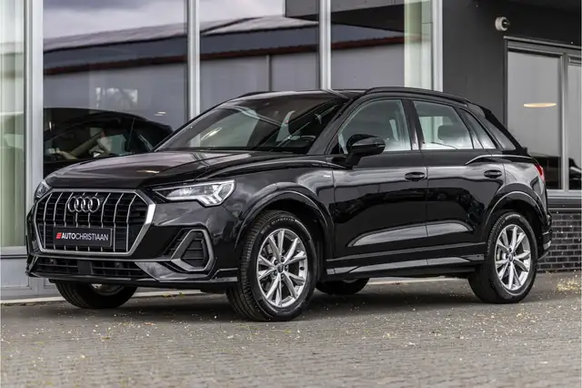 Audi Q3 view 12