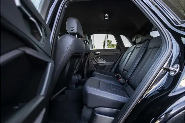 Audi Q3 view 9